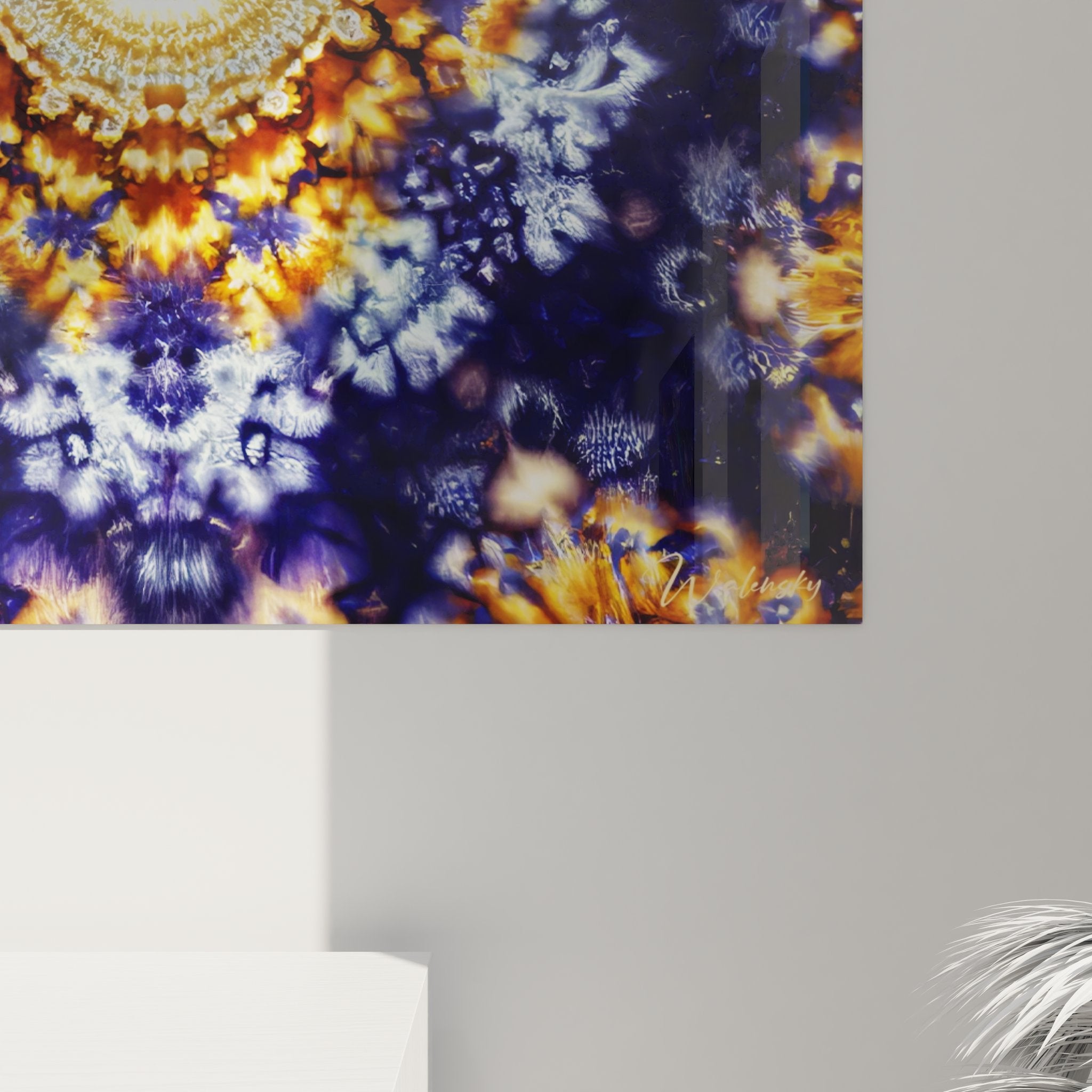 Vue d'ensemble du tableau mandala cosmique fractale dans un intérieur moderne élégant