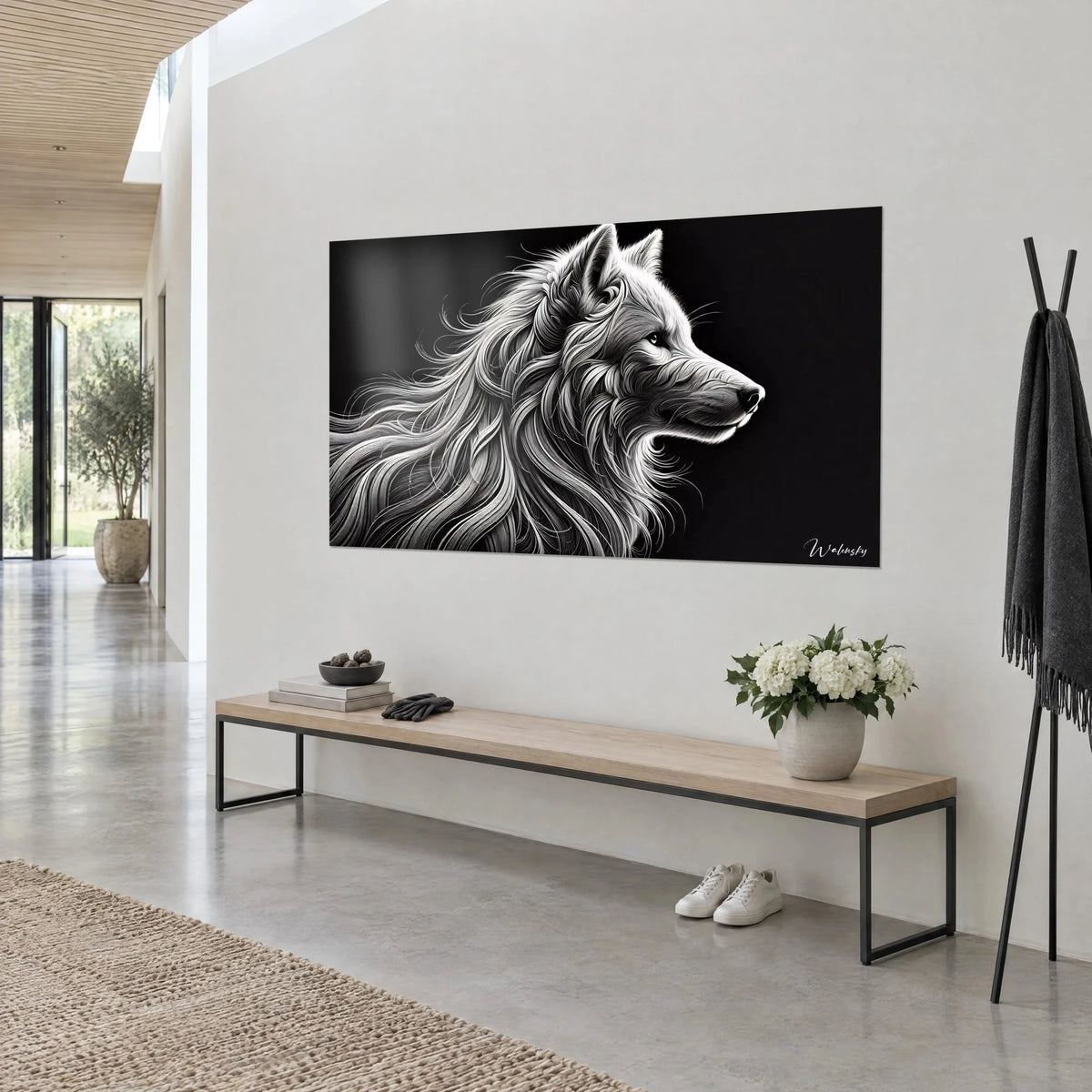 Tableau portrait de canidé sauvage aux poils gris perle et blancs, œil clair et museau sombre, mur crème et console en bois