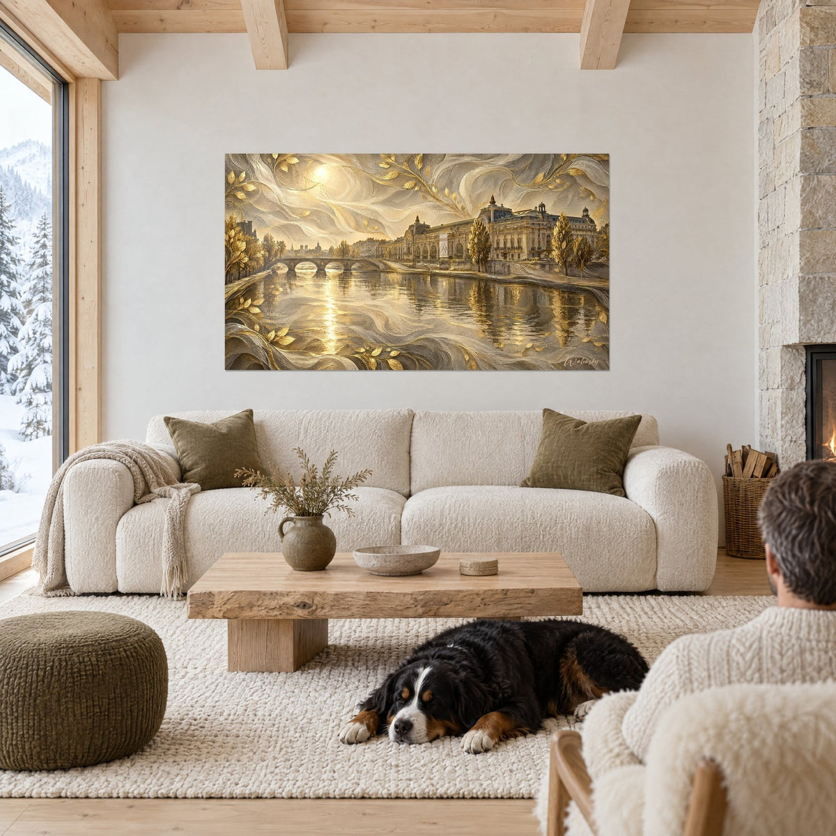 Gemälde goldener Palast am Seineufer, silberne Schnörkel und Blattgold, Paar von hinten, Hund, über einem Sofa in einem hellen Wohnzimmer