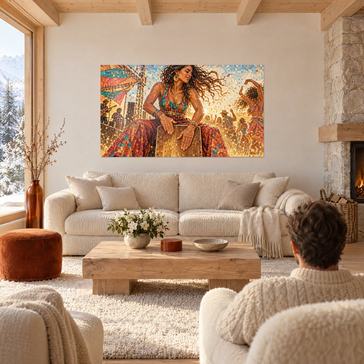 Tableau percussionniste en mosaïque dorée et turquoise, assise sur son cajon, au-dessus d'un canapé dans un salon lumineux