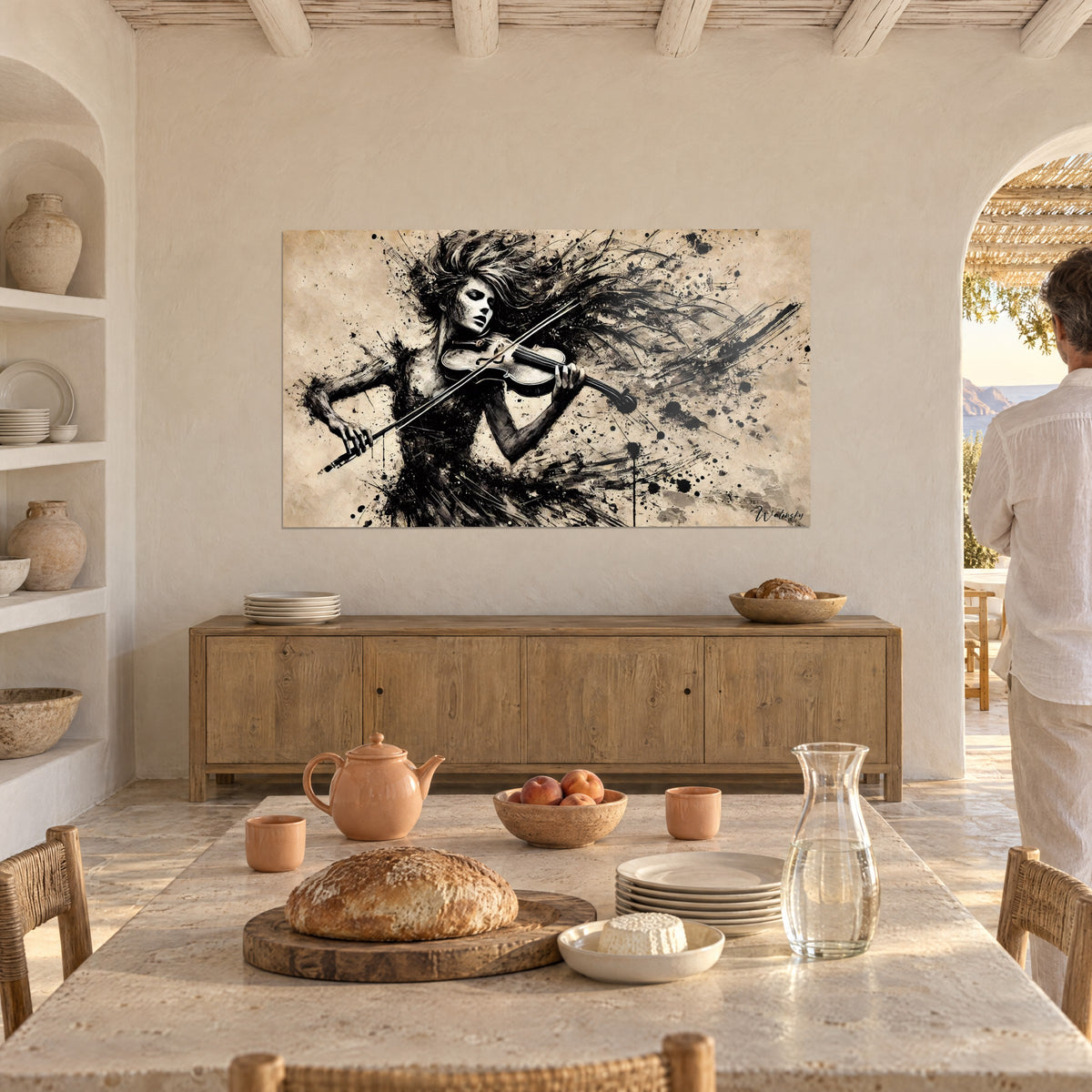 Quadro donna che suona il violino, silhouette nera su fondo seppia, appeso sopra una credenza di legno vicino a un arco