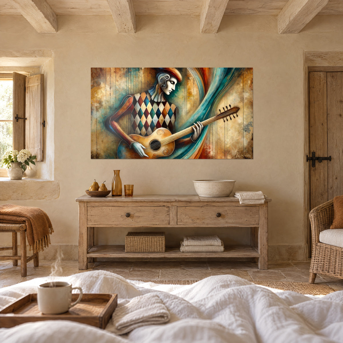Quadro musicista pierrot dal volto di marmo, manico bordeaux e rombi turchesi, vortice blu, sopra un letto in una camera luminosa