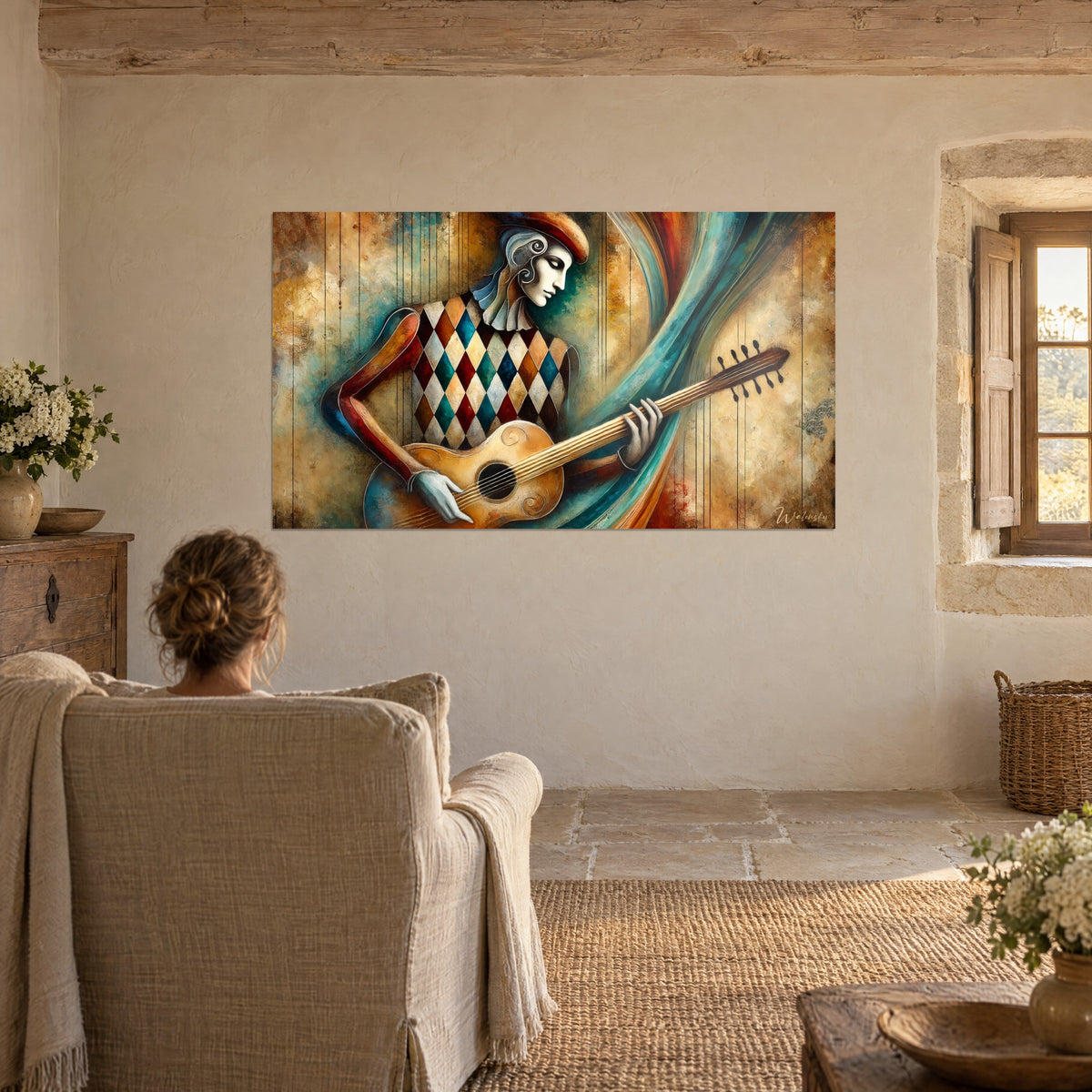 Quadro servitore della musica dipinto in toni ramati e turchesi, rombi colorati, poltrona in lino e pietra a vista della casa di campagna