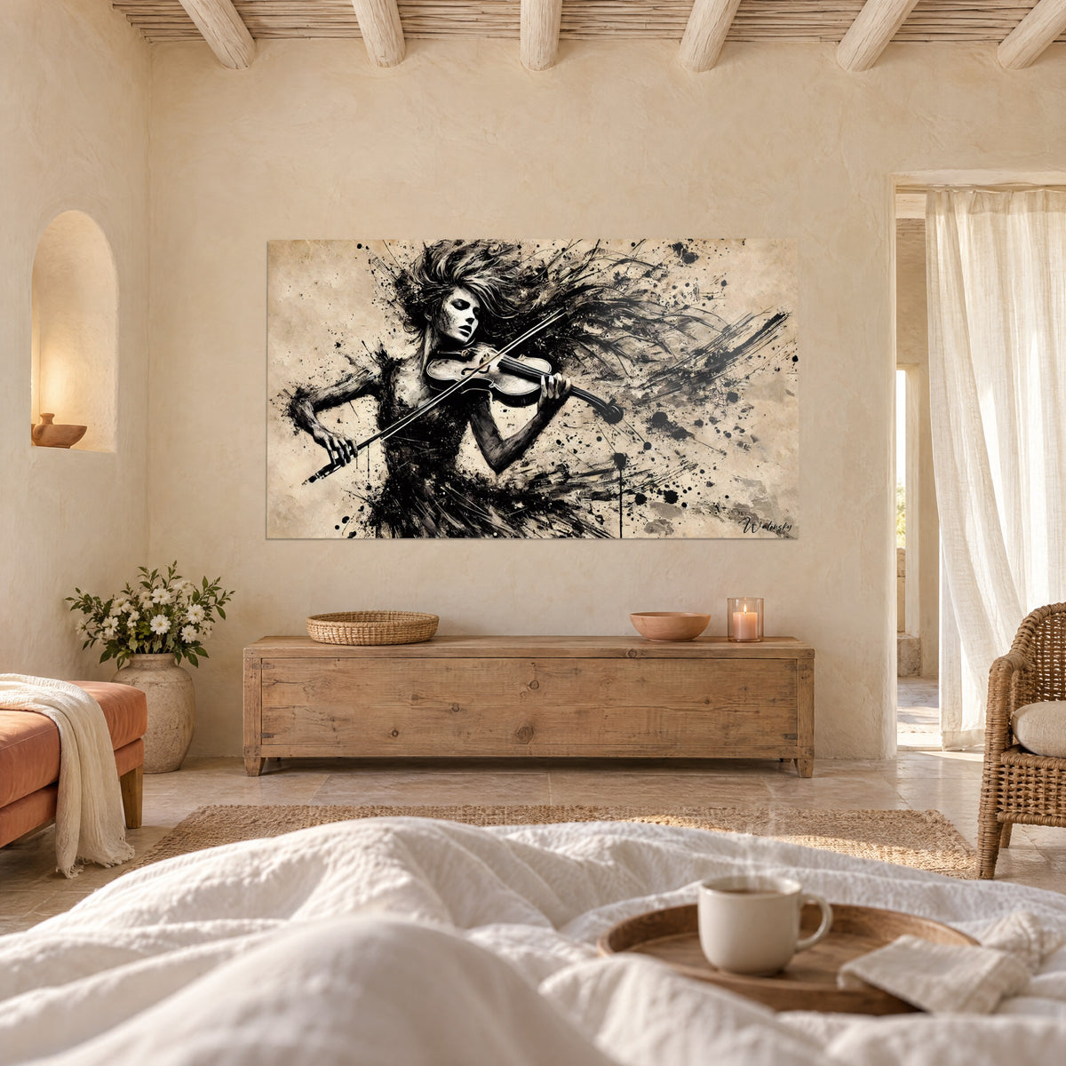 Quadro virtuoso dell'archetto con schizzi di inchiostro nero e sabbia, sopra un letto in una camera luminosa