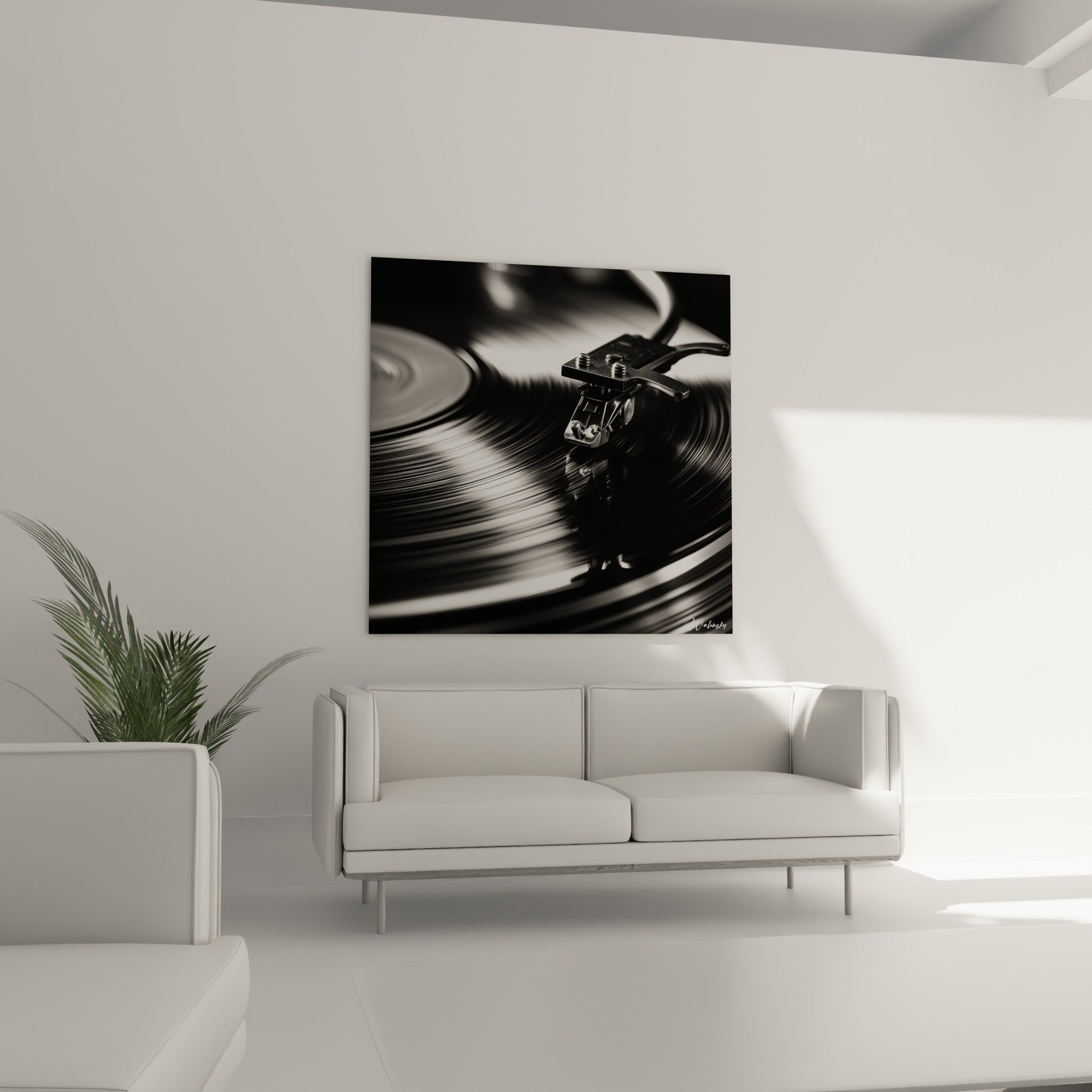 Aiguille métallique sur disque noir strié au-dessus d'un canapé dans un salon lumineux
