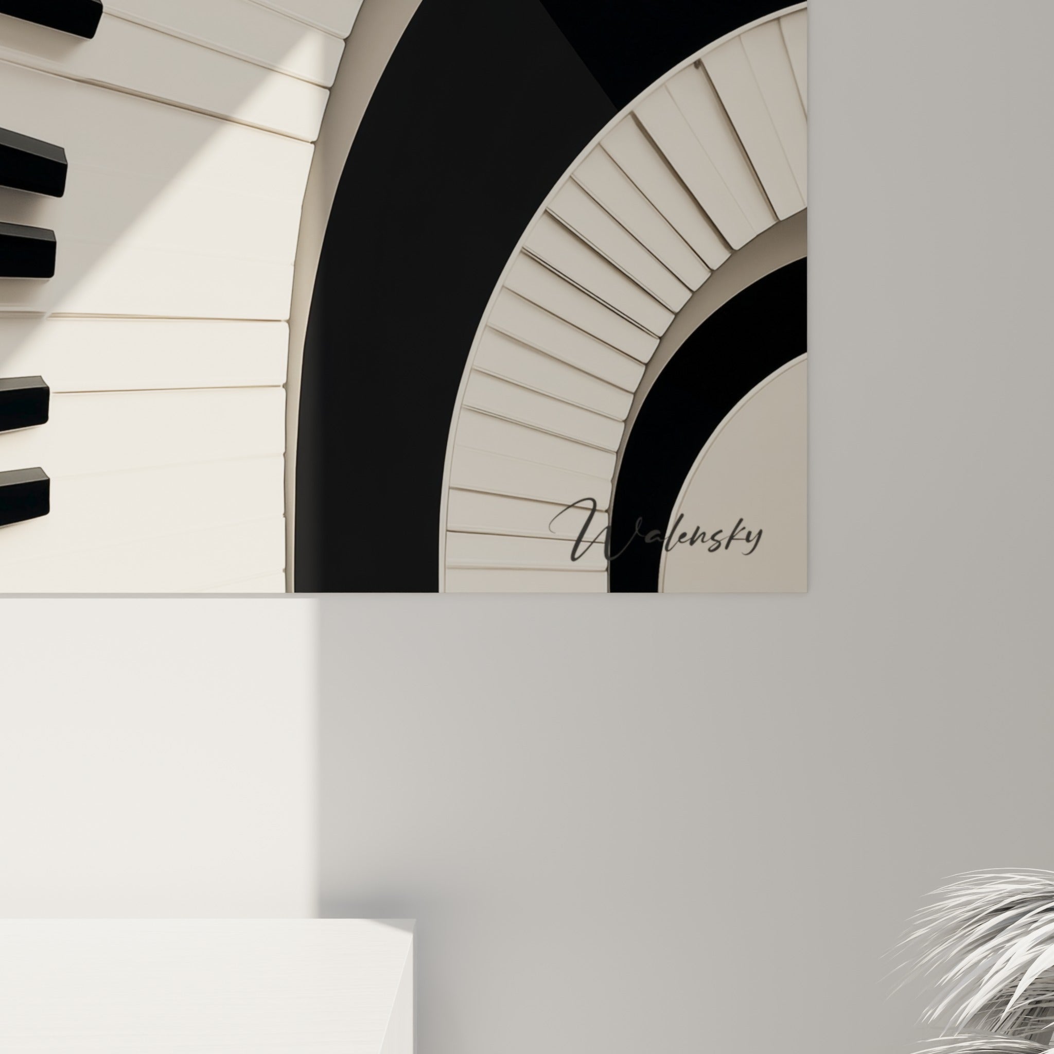 Détail rapproché des touches ivoire et noires en relief, textures nettes et ombres marquées