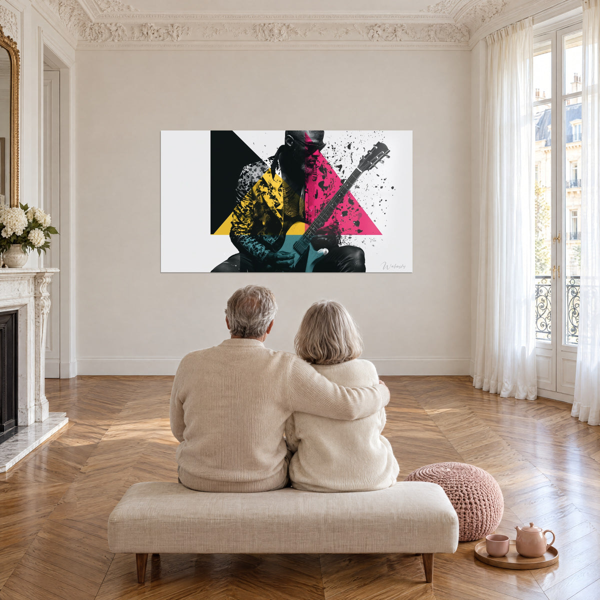 Cuadro artista guitarrista en collage pop rosa, amarillo y negro, salpicaduras de tinta, en un gran salón con ventanas luminosas