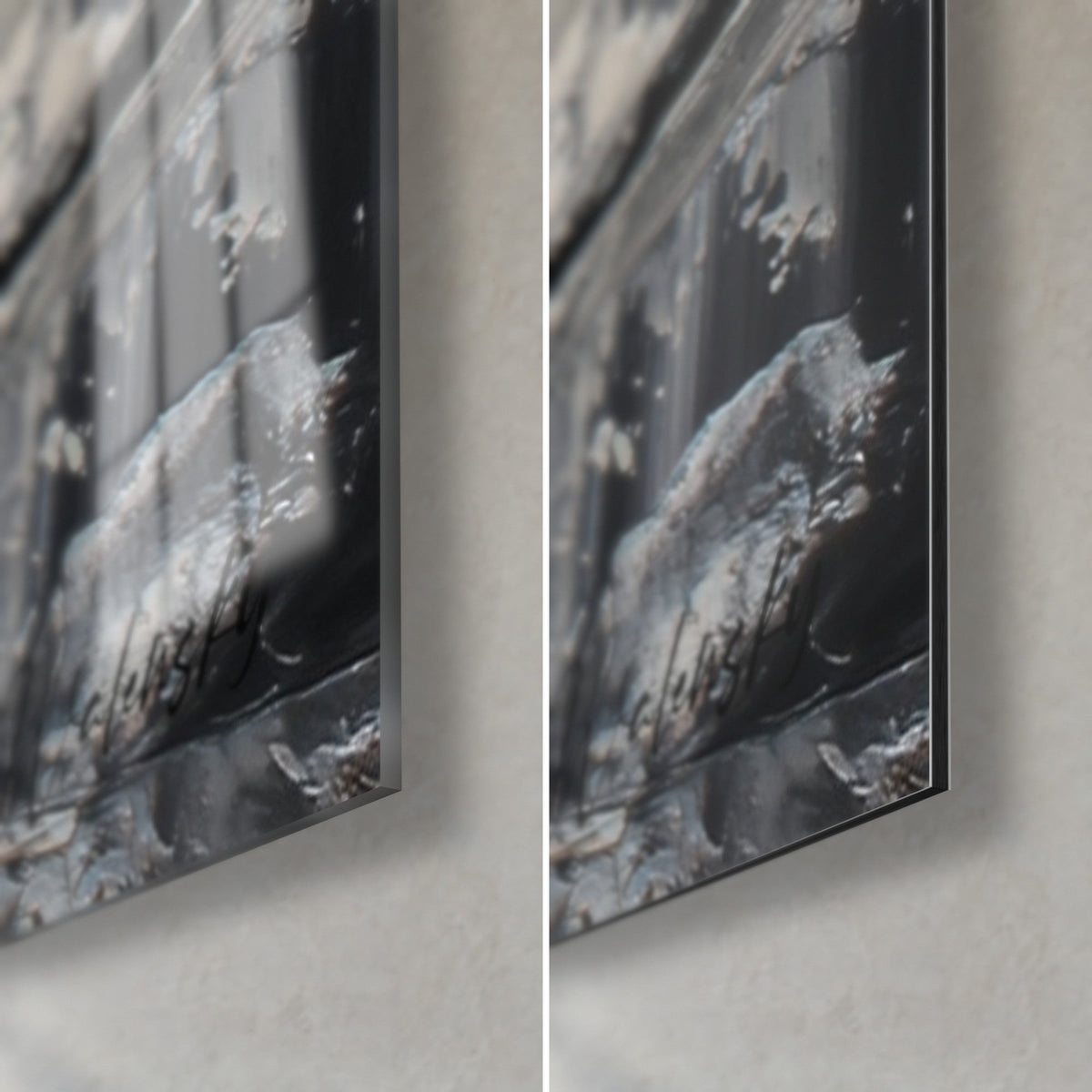 Tableau clavier noir et ivoire, coin bas droit : verre acrylique brillant et reflets à gauche, Dibond gris mat à droite, tranche de 3 mm