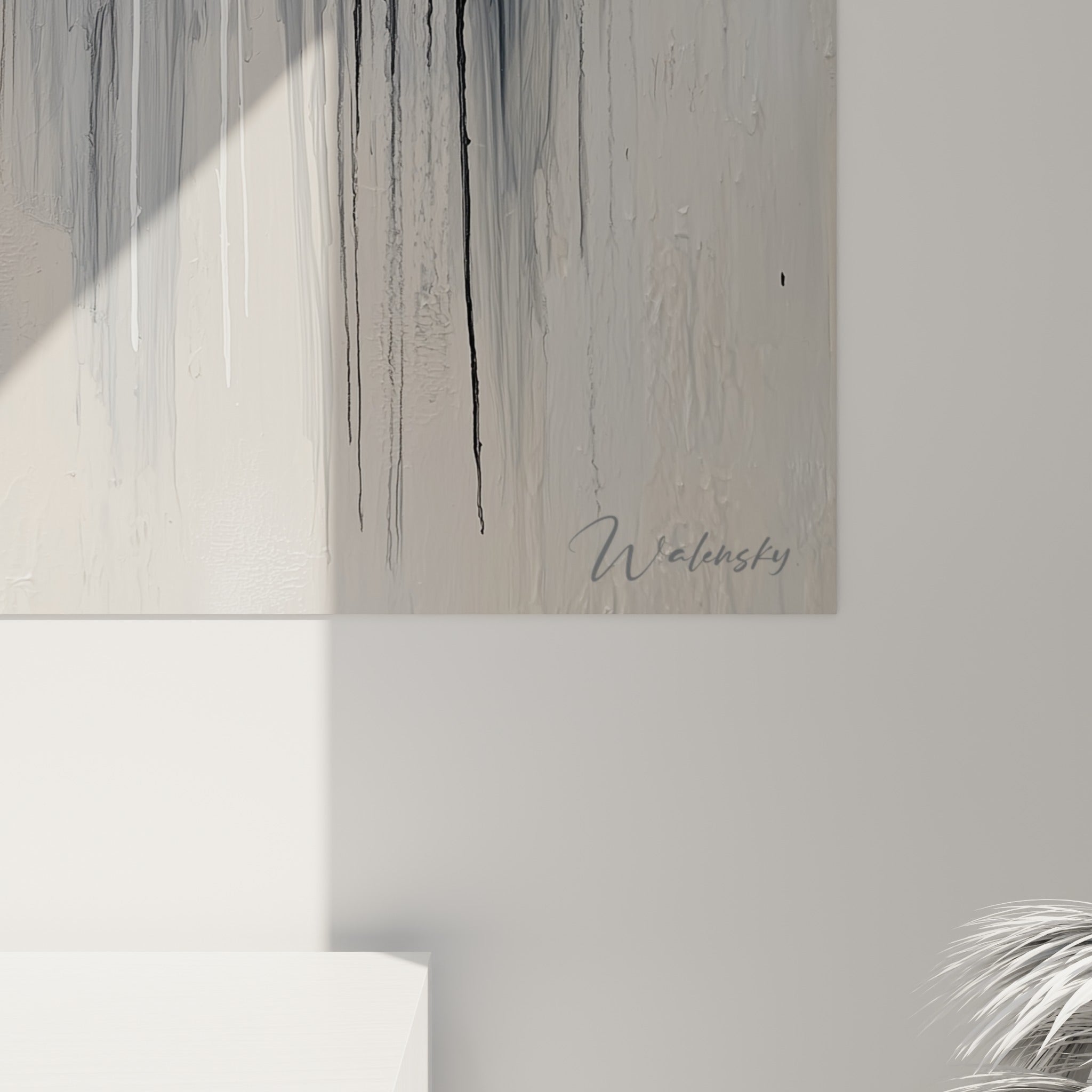 Empâtements épais et coulures grises entre les touches noires et blanches vus de près, matière relief