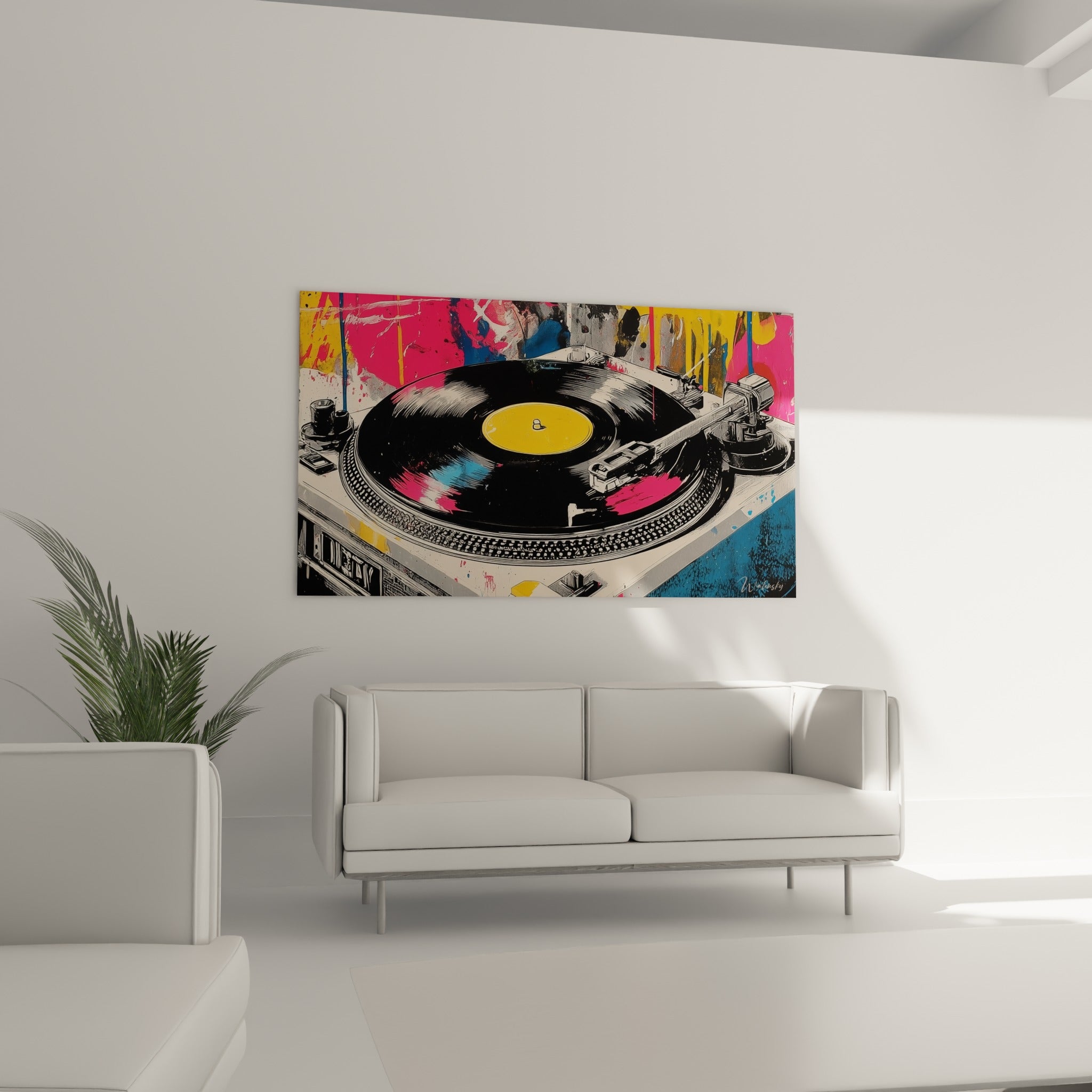 Platine vinyle graffiti rose et bleu pastel au-dessus d'un canapé dans un salon lumineux