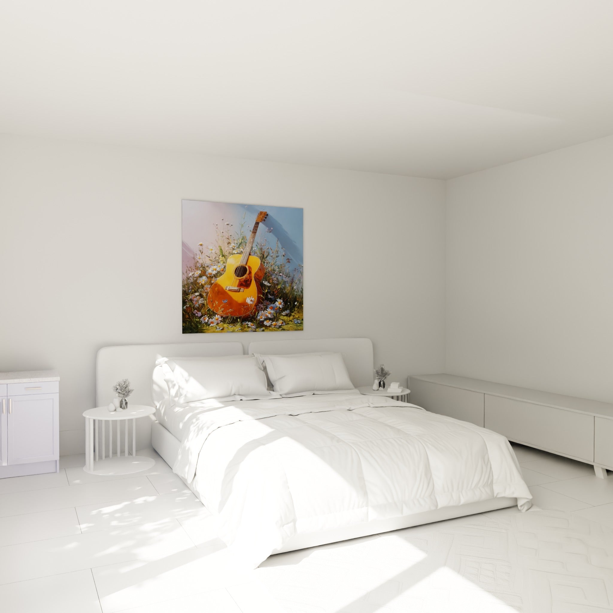 Instrument doré niché parmi marguerites et bleuets, au-dessus d'un lit dans une chambre claire