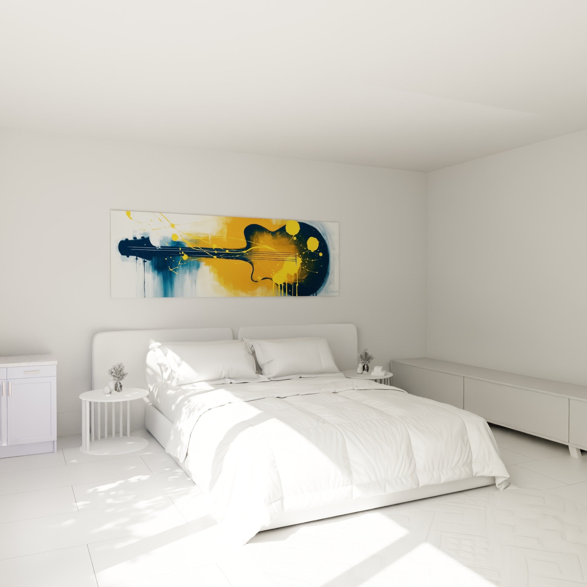 Instrument bleu marine et orangé, éclaboussures dorées, accroché au-dessus d'un lit dans une chambre claire