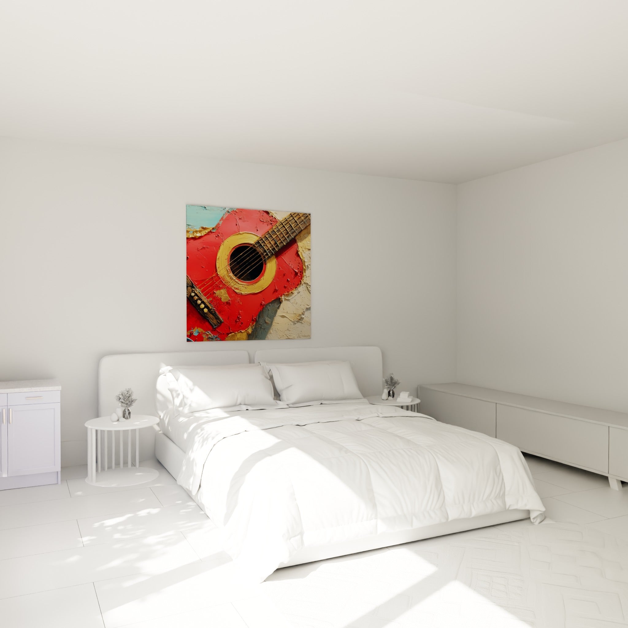 Instrument rouge et doré à la texture épaisse, accroché au-dessus d'un lit dans une chambre claire