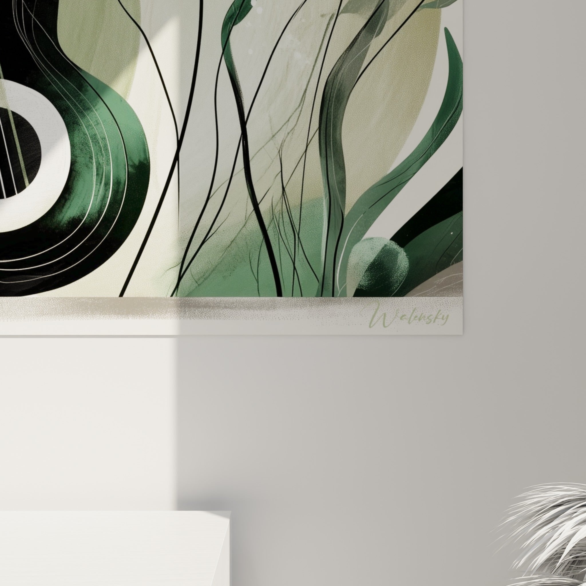 Détail du grain pictural montrant les courbes noires de la guitare se fondre dans les touches vert sauge et beige.