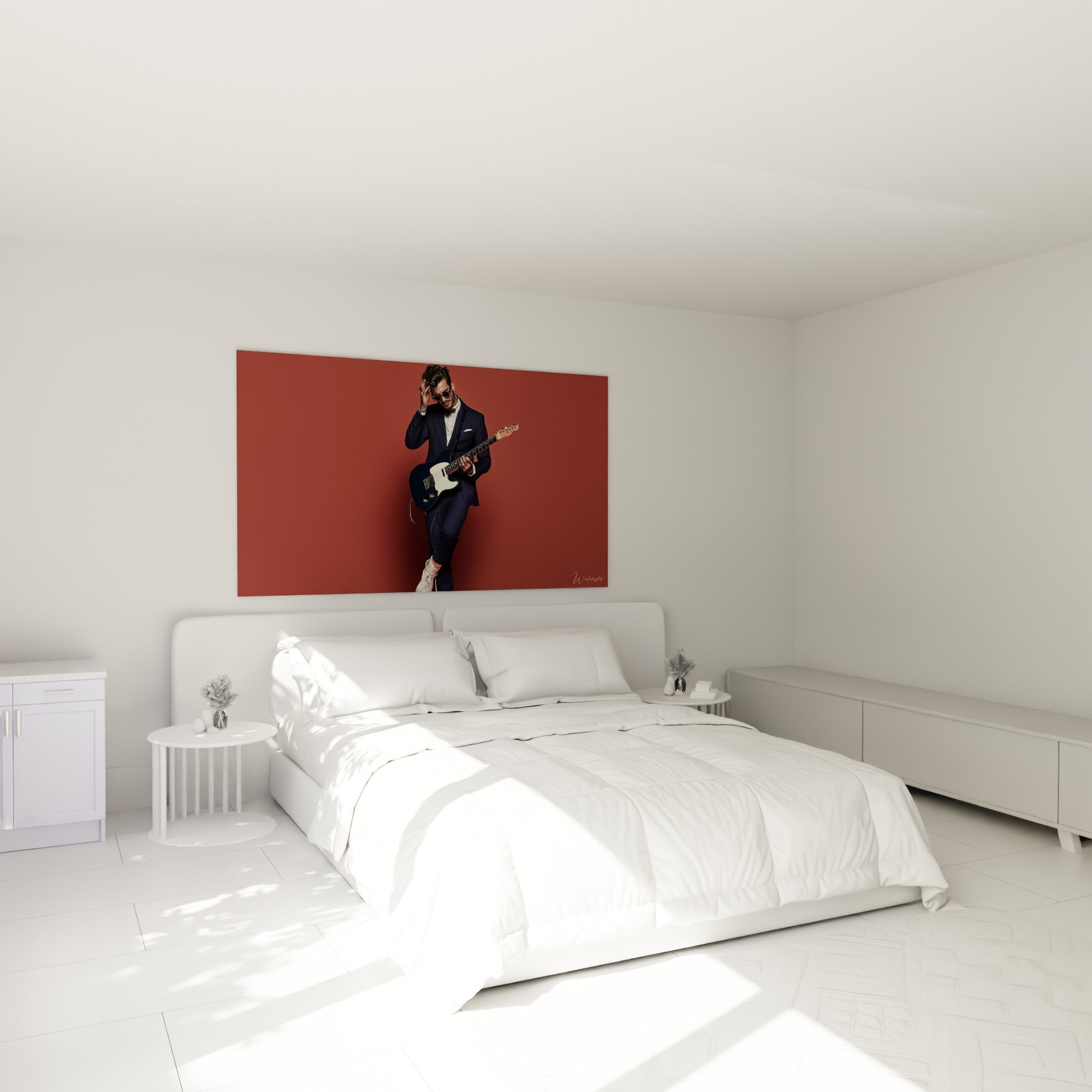 Musicien élégant en bleu marine sur fond terracotta, accroché au-dessus d'un lit dans une chambre claire