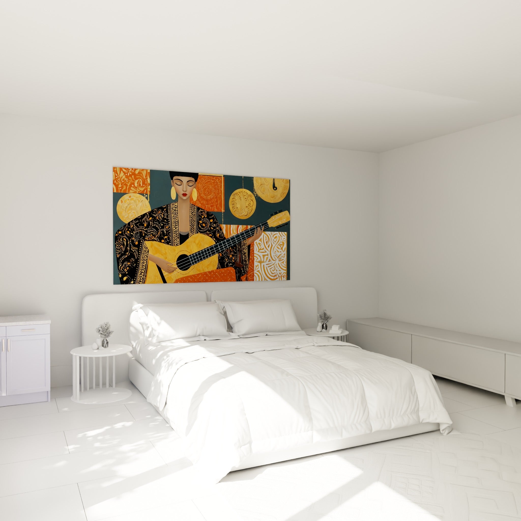 Femme jouant de la guitare en kimono doré et noir, accrochée au-dessus d'un lit dans une chambre claire