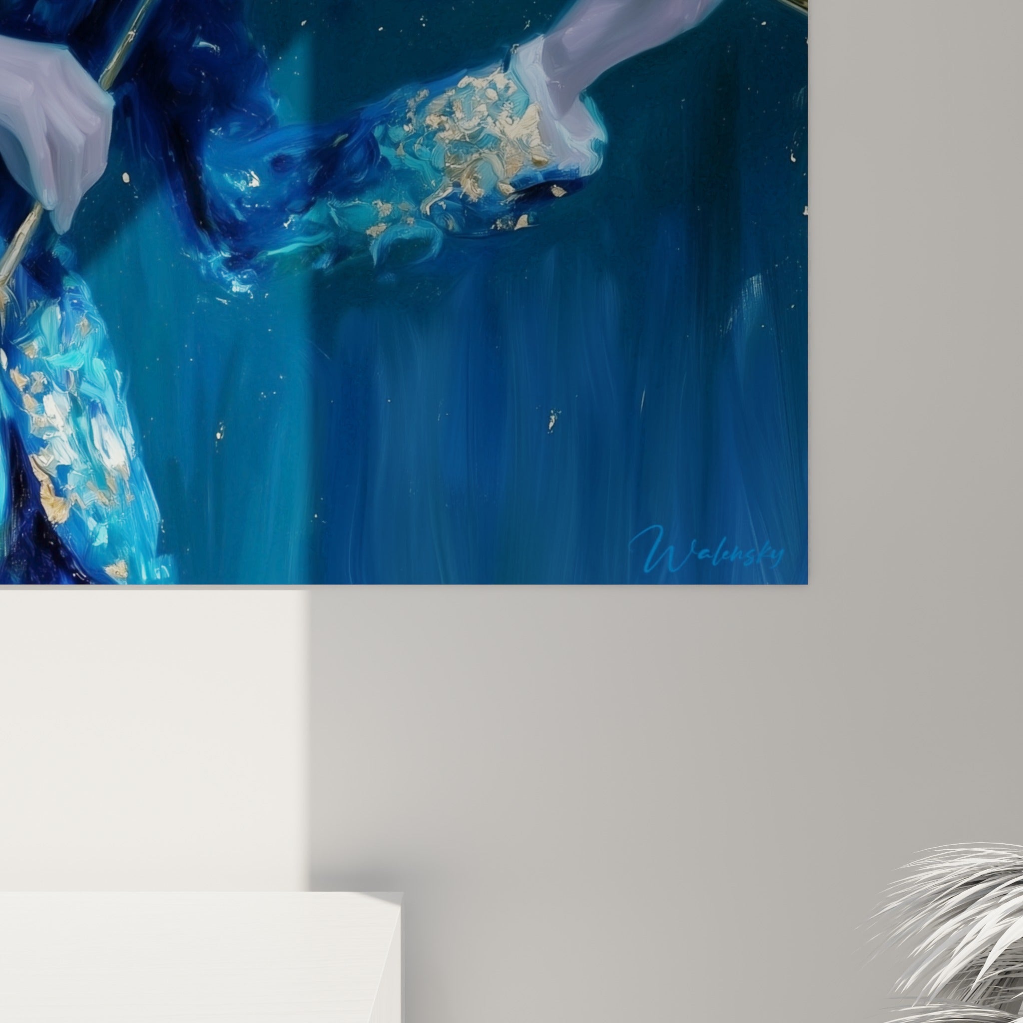 Empâtements dorés et coulures bleu marine se mêlant sur la toile, grain visible de la matière picturale