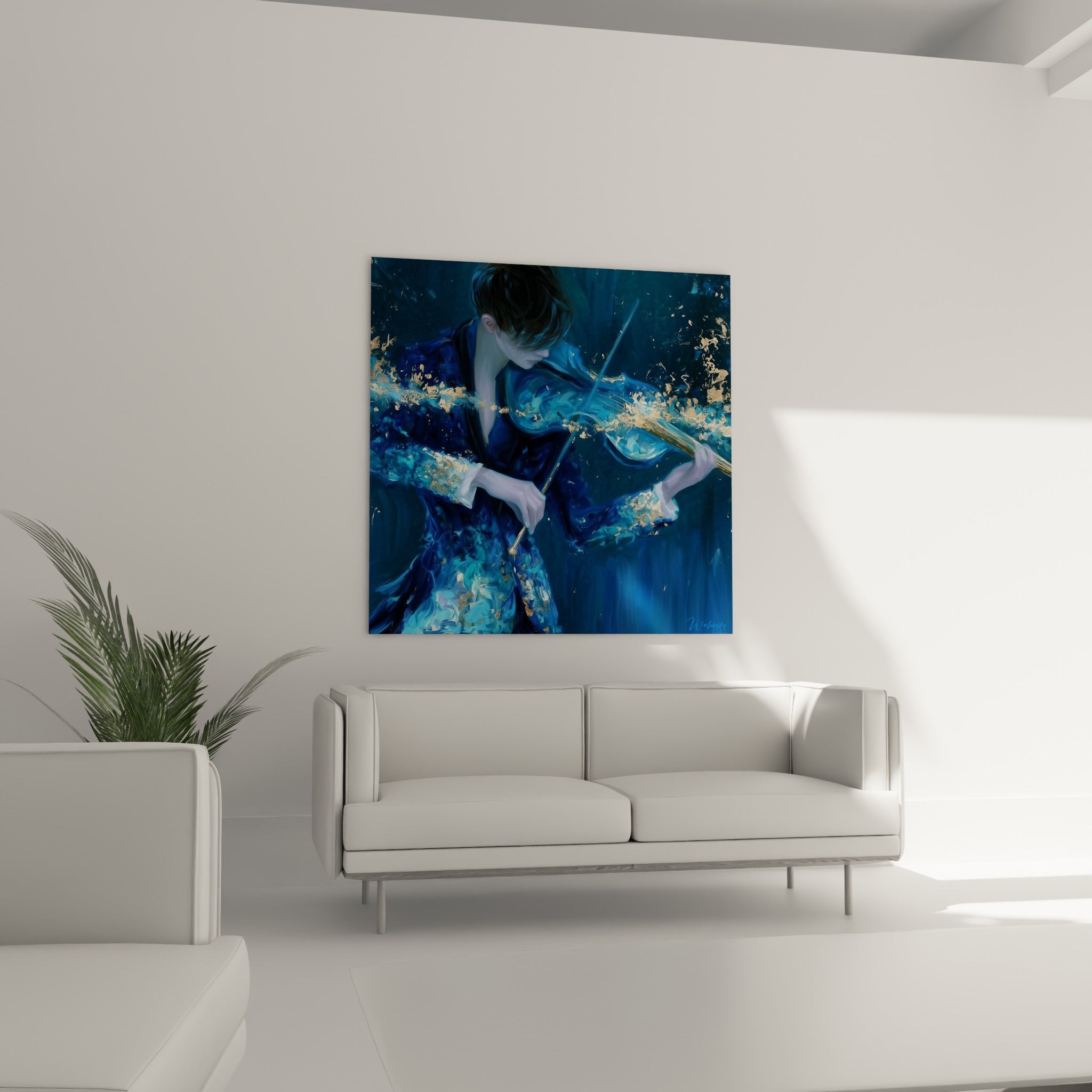 Silhouette jouant du violon, bleu turquoise et touches ocre, au-dessus d'un canapé dans un salon lumineux