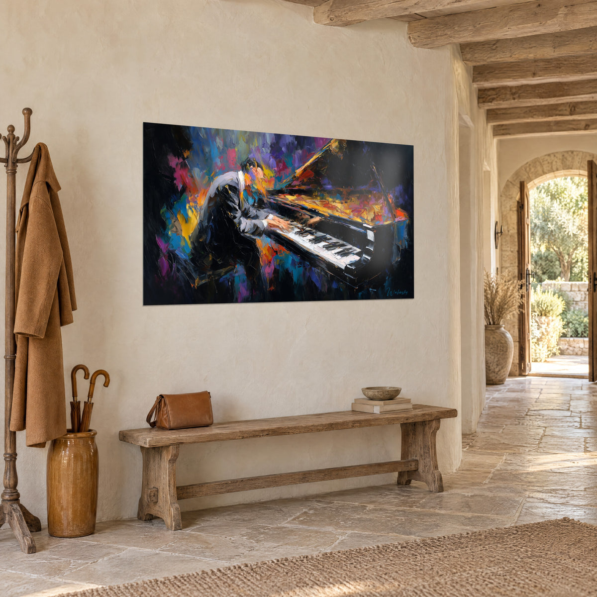 Quadro di un pianoforte a coda laccato nero, coperchio alzato con riflessi arancio e viola, tasti d'avorio, parete imbiancata e panca di legno