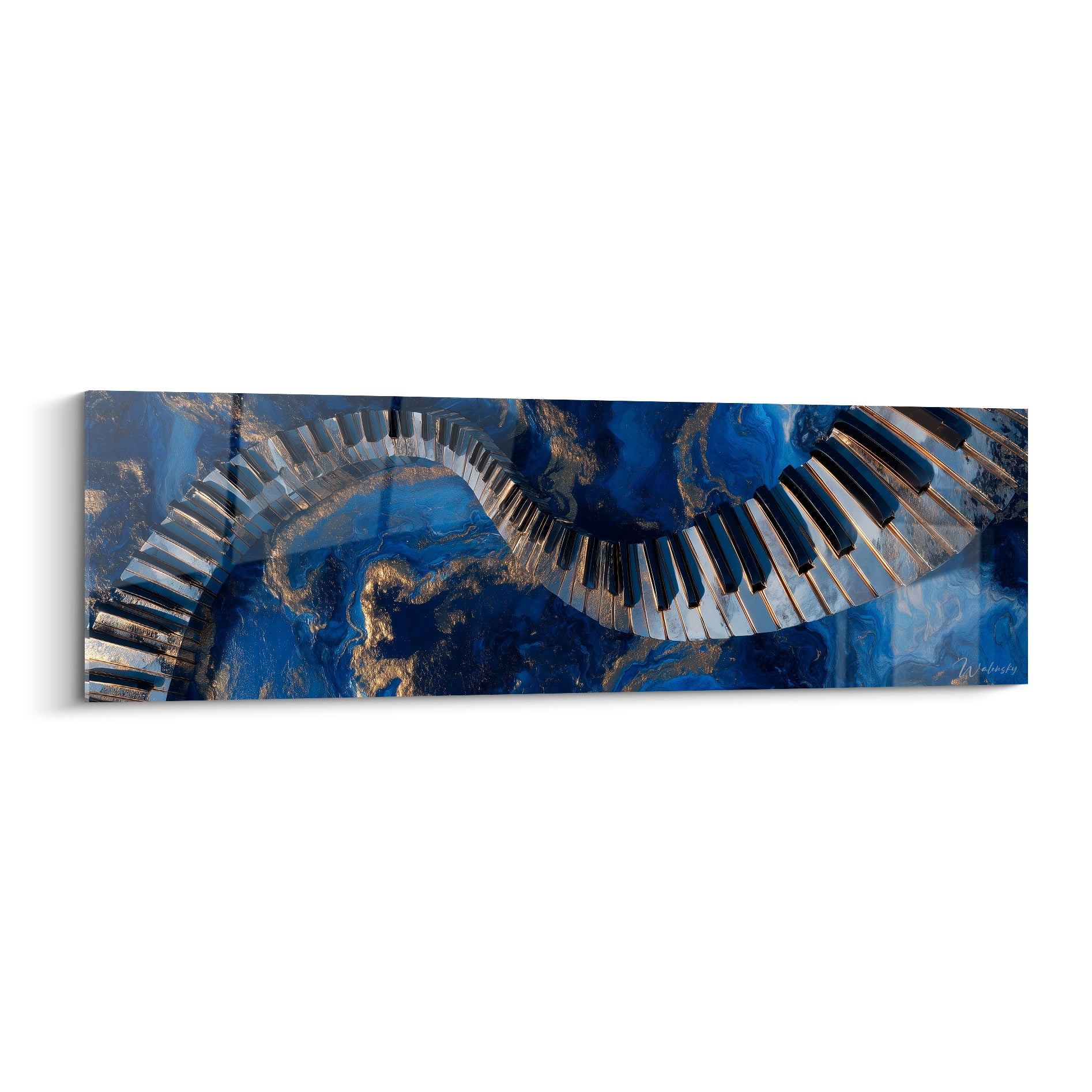 Clavier de piano ondulant en noir et blanc sur fond marbré bleu marine et doré
