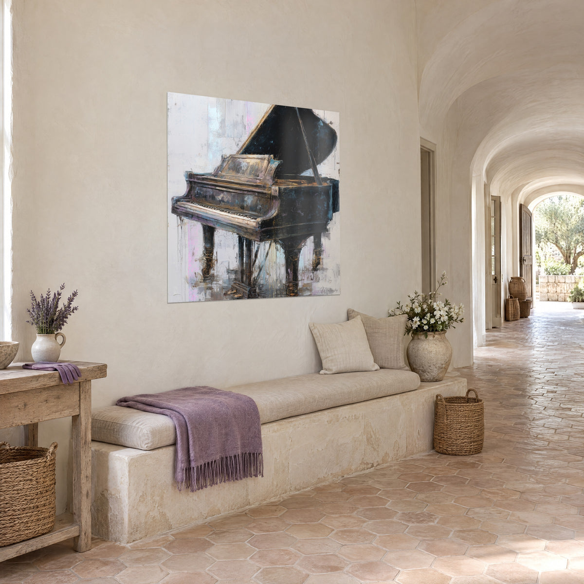Quadro strumento musicale laccato in ebano, tasti avorio e riflessi dorati, visto di tre quarti in una galleria a volta del mas provenzale