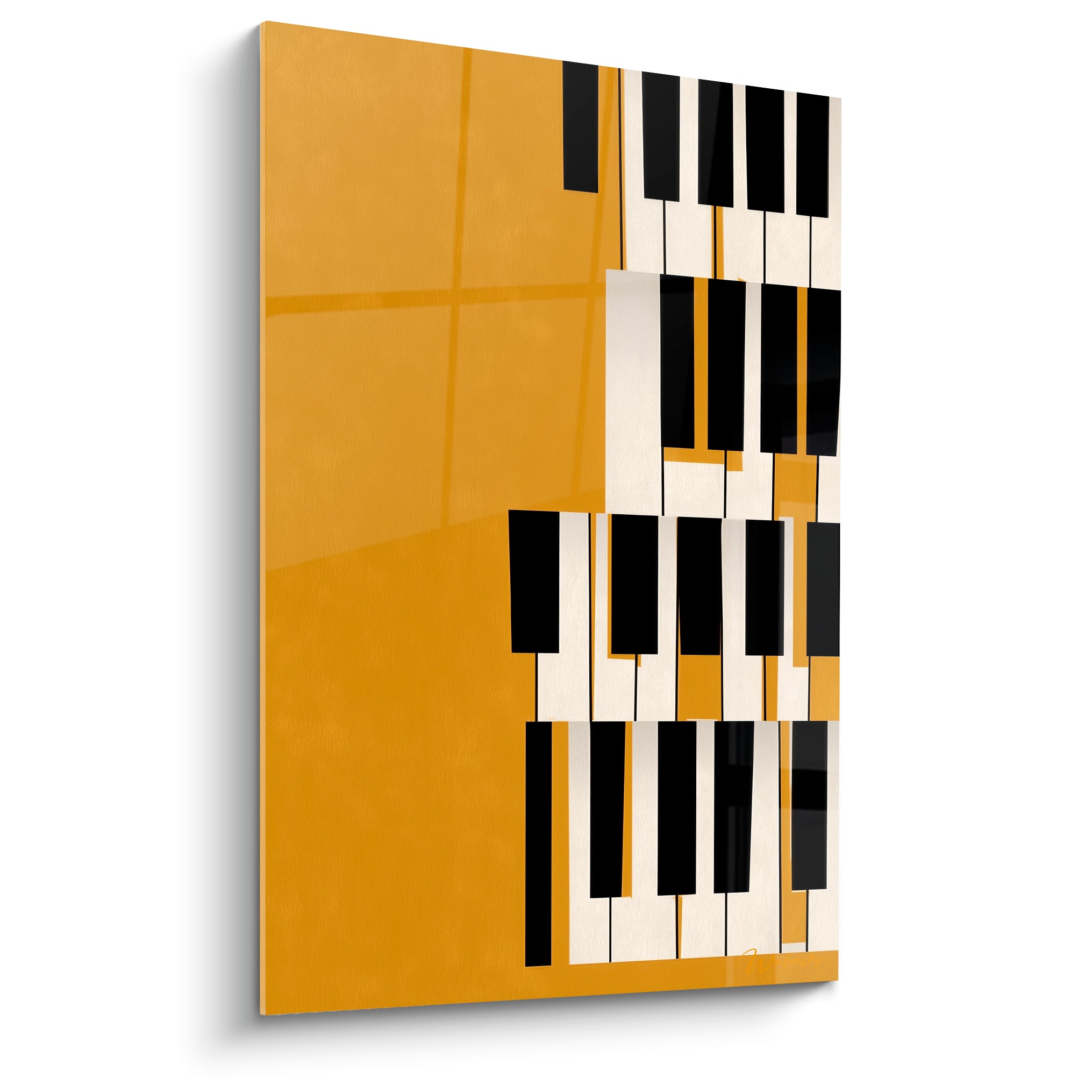 Piano stylisé aux touches noires et ivoire sur fond ocre intense, composition graphique moderne