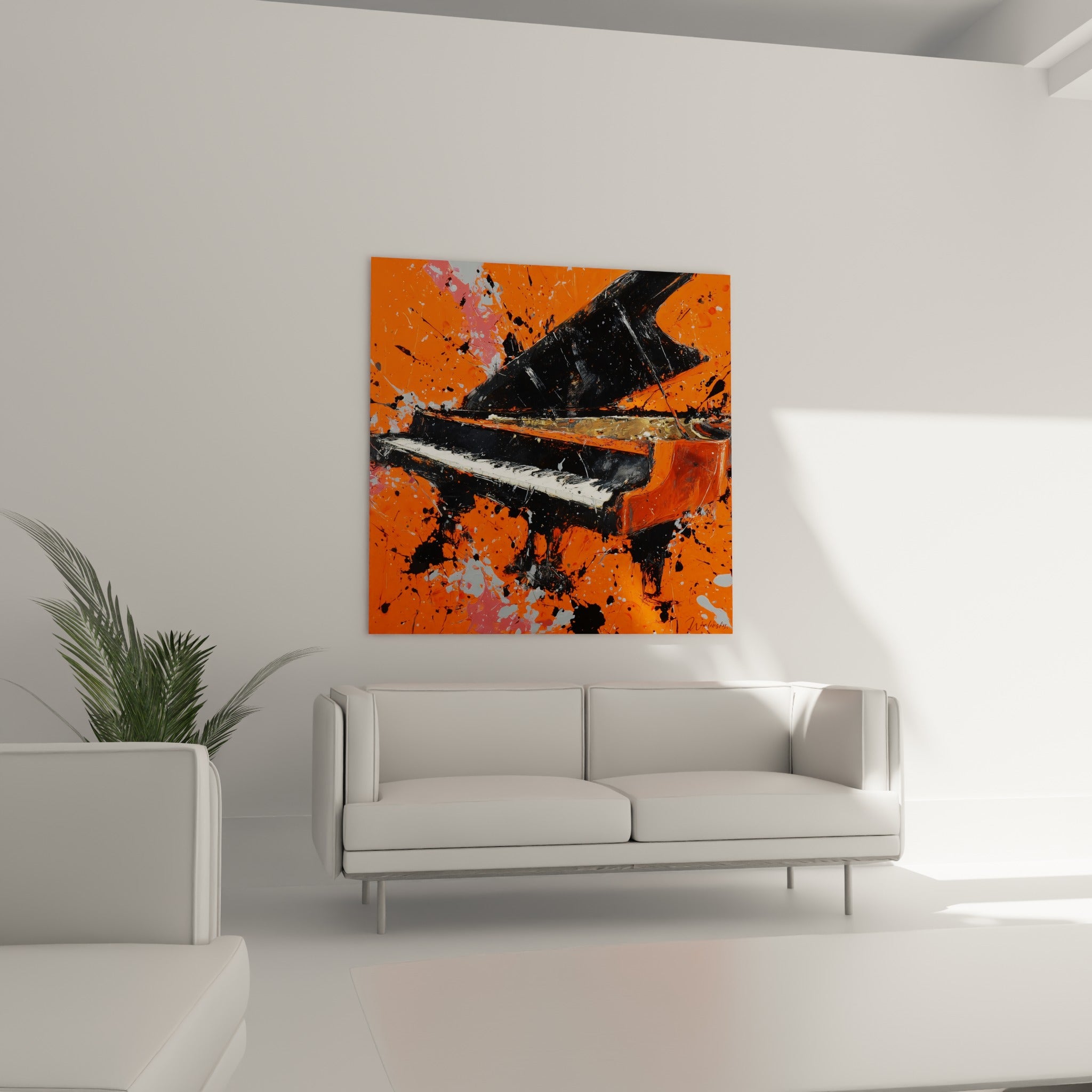 Silhouette du piano à queue noir se détache dans l'orange intense, au-dessus d'un canapé dans un salon lumineux
