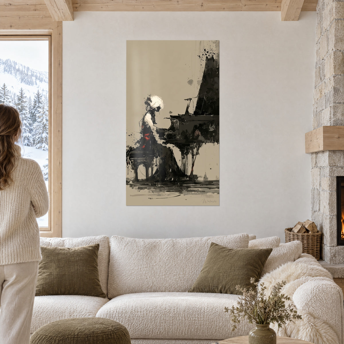 Quadro di una pianista dai capelli bianchi, abito nero e nastro scarlatto su sfondo beige, sopra un divano in un soggiorno luminoso