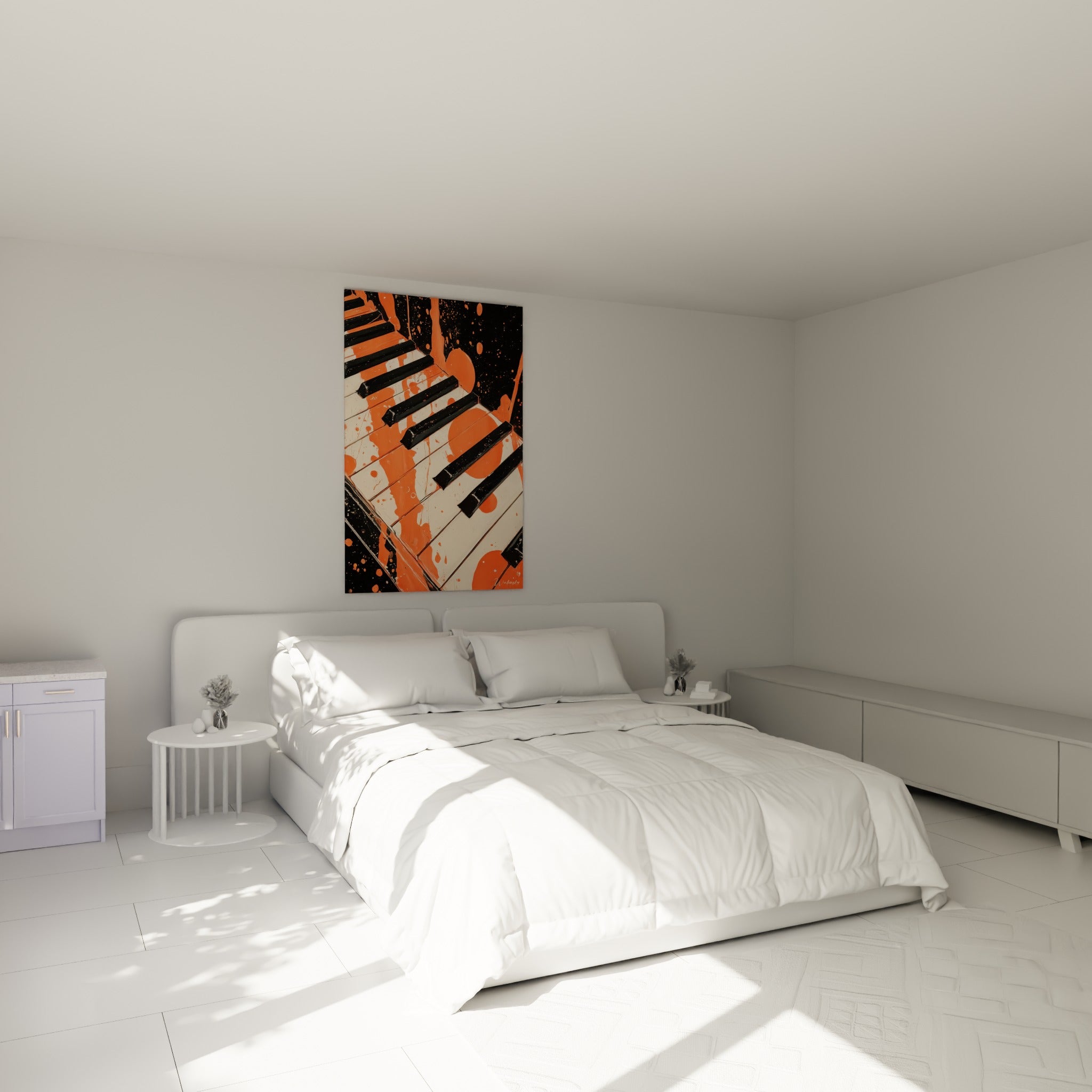Clavier de piano orange et noir strié de coulures picturales, accroché au-dessus d'un lit dans une chambre claire