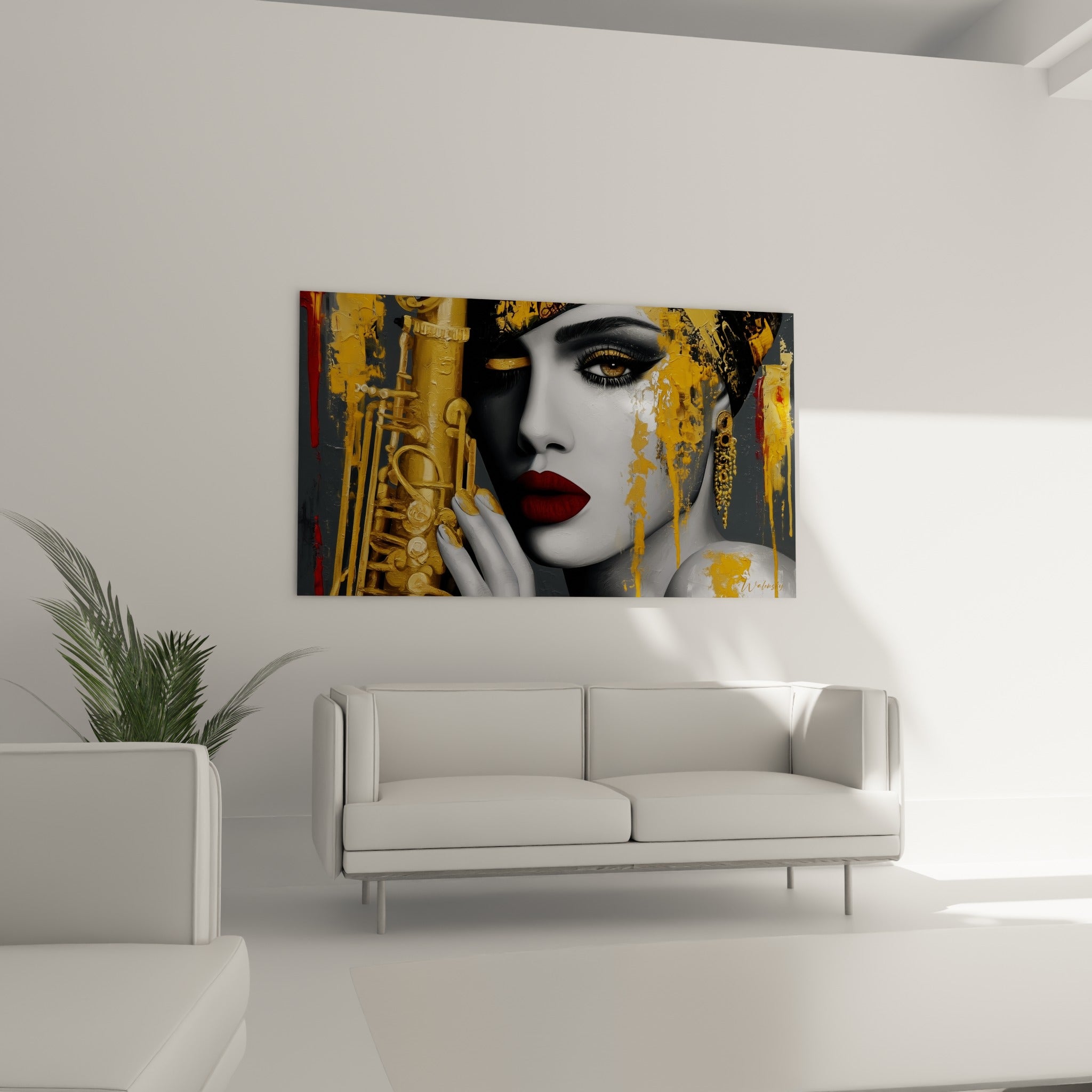 Femme aux lèvres rouges et saxophone doré, œuvre picturale suspendue au-dessus d'un canapé dans un salon lumineux