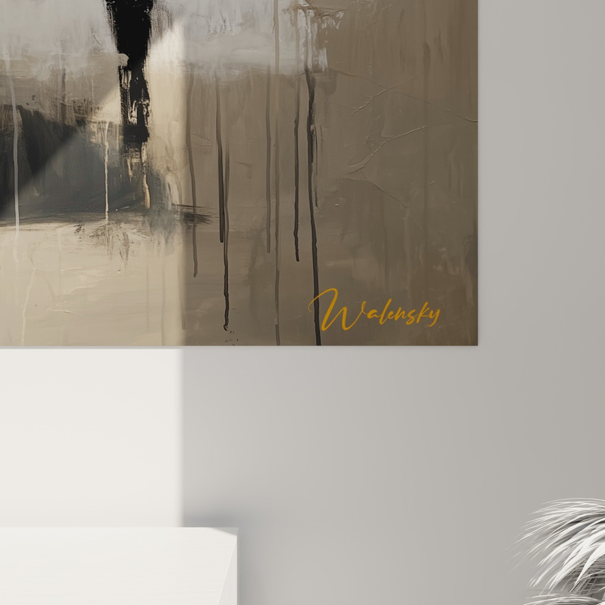 Empâtements noirs et coulures beige sur la toile, grain visible du piano et du personnage assis