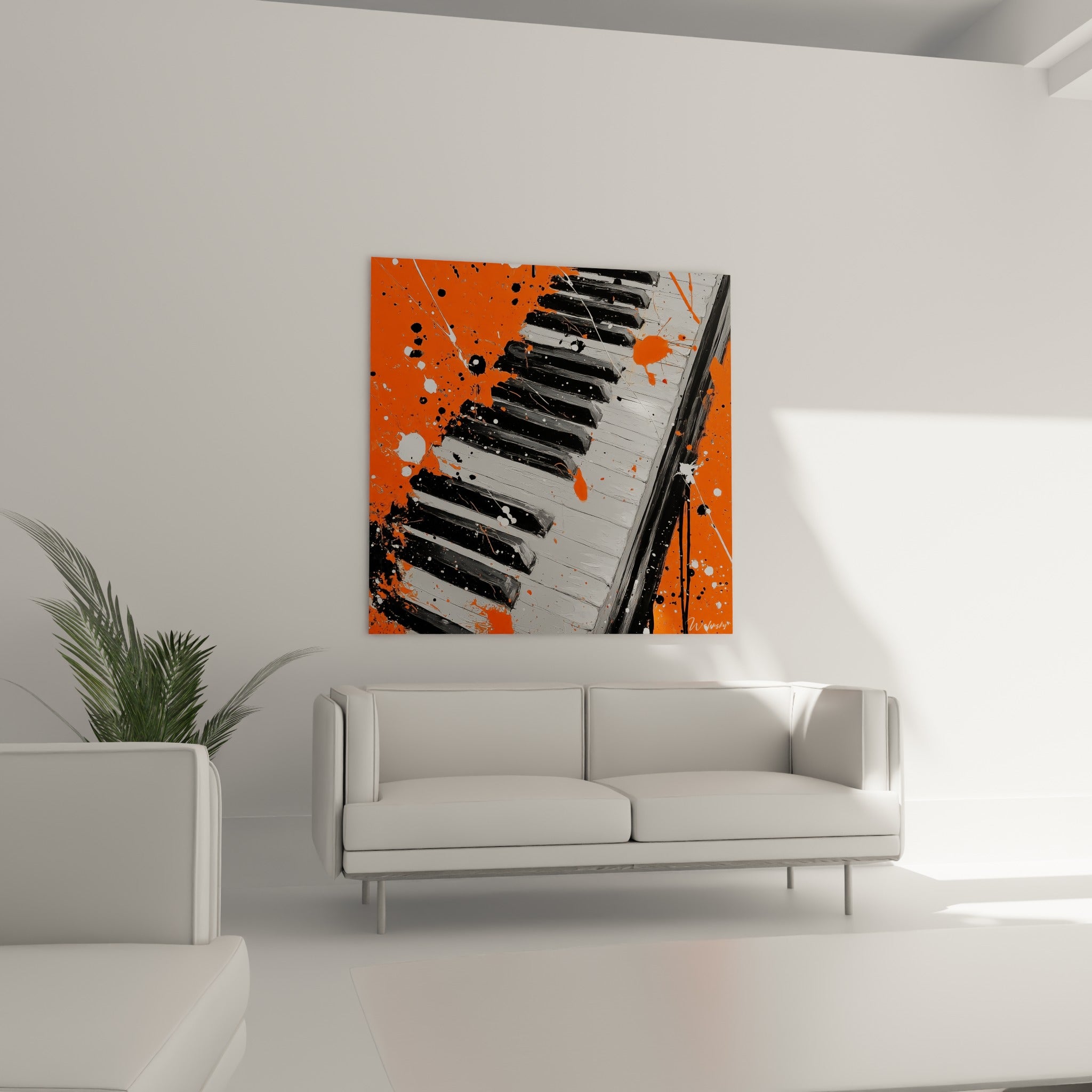 Instrument musical peint en noir, blanc et orange vif, suspendu au-dessus d'un canapé dans un salon lumineux