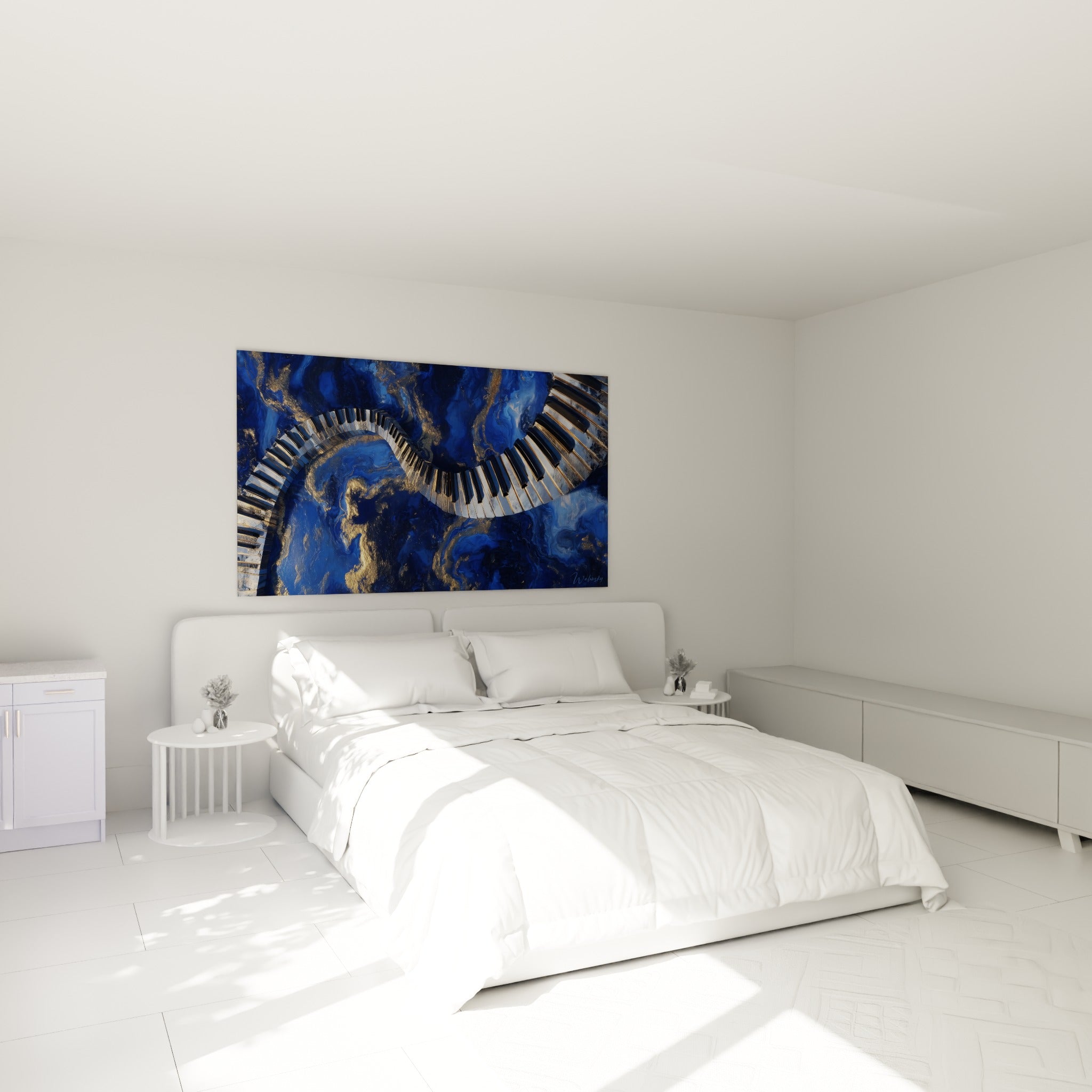 Touches de piano dorées et noires en spirale, au-dessus d'un lit dans une chambre claire