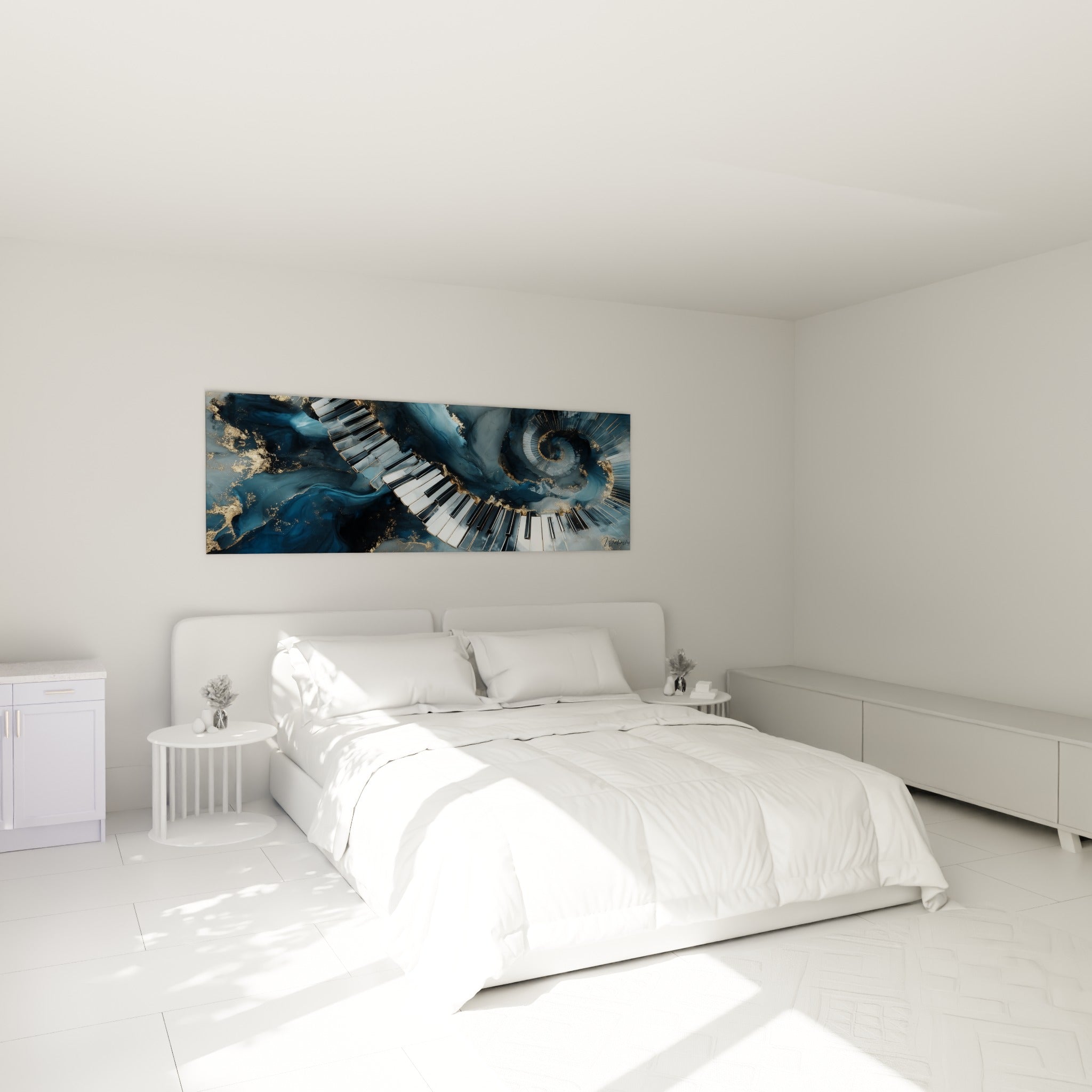 Touches de piano en spirale bleu marine et doré au-dessus d'un lit dans une chambre claire