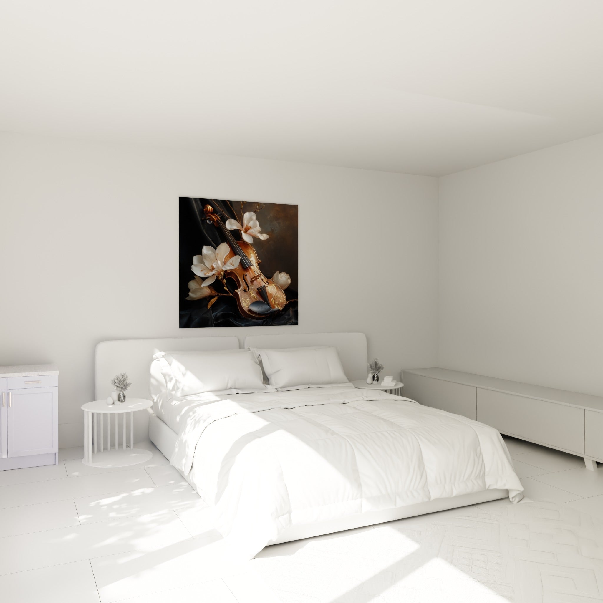 Instrument doré et fleurs ivoire composent ce tableau musique au-dessus d'un lit dans une chambre claire