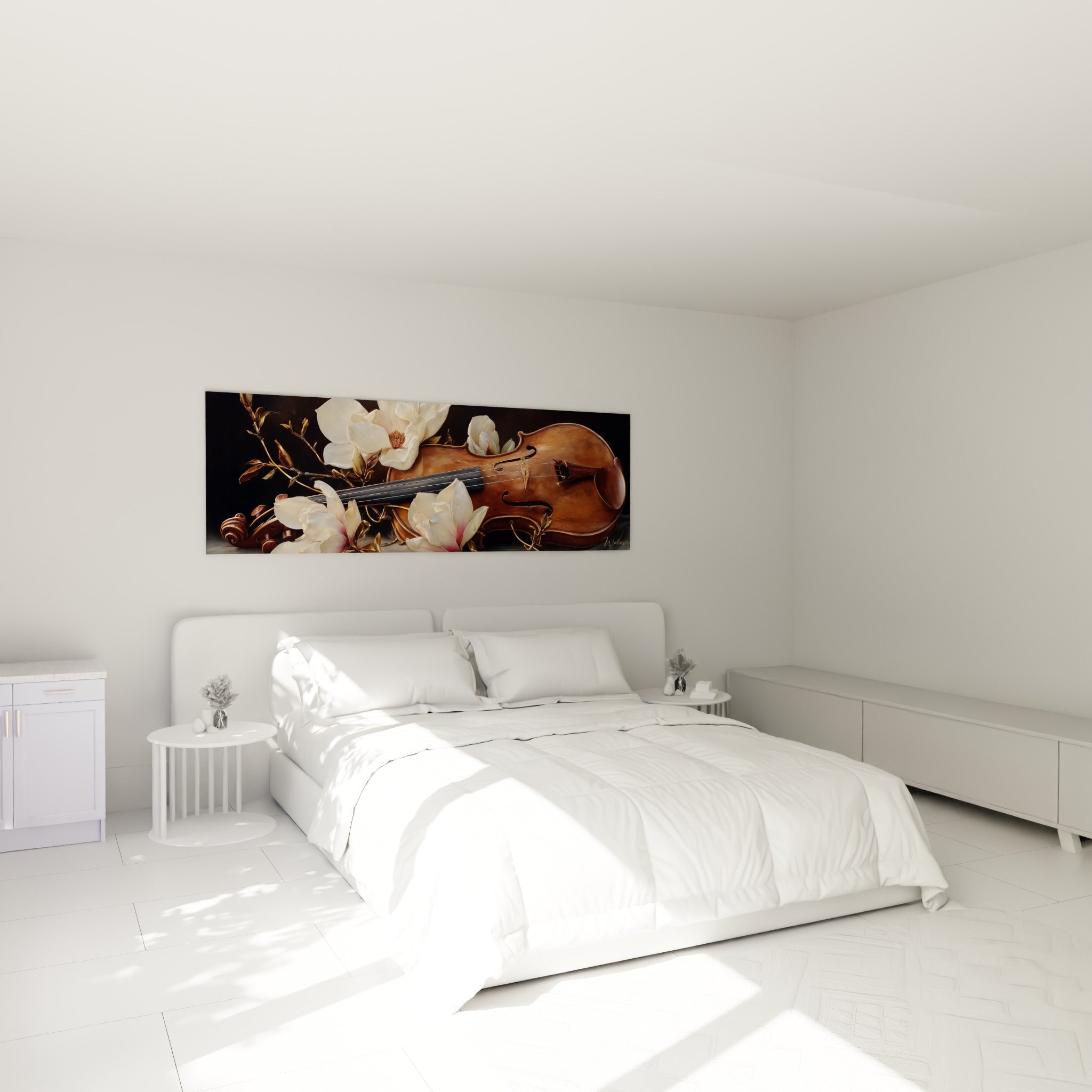 Violon doré entouré de fleurs blanches et roses, au-dessus d'un lit dans une chambre claire