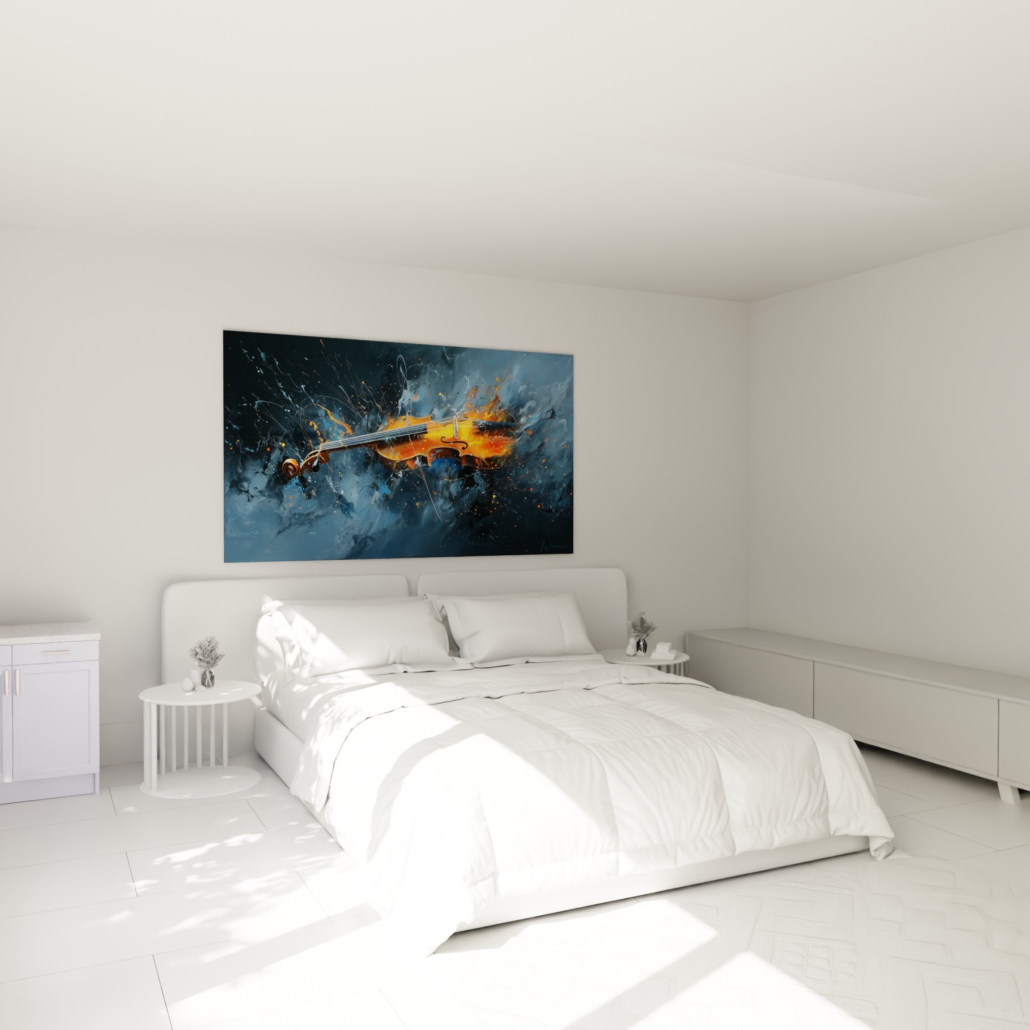 Instrument à cordes traversé de flammes ambre sur fond anthracite, au-dessus d'un lit dans une chambre claire.