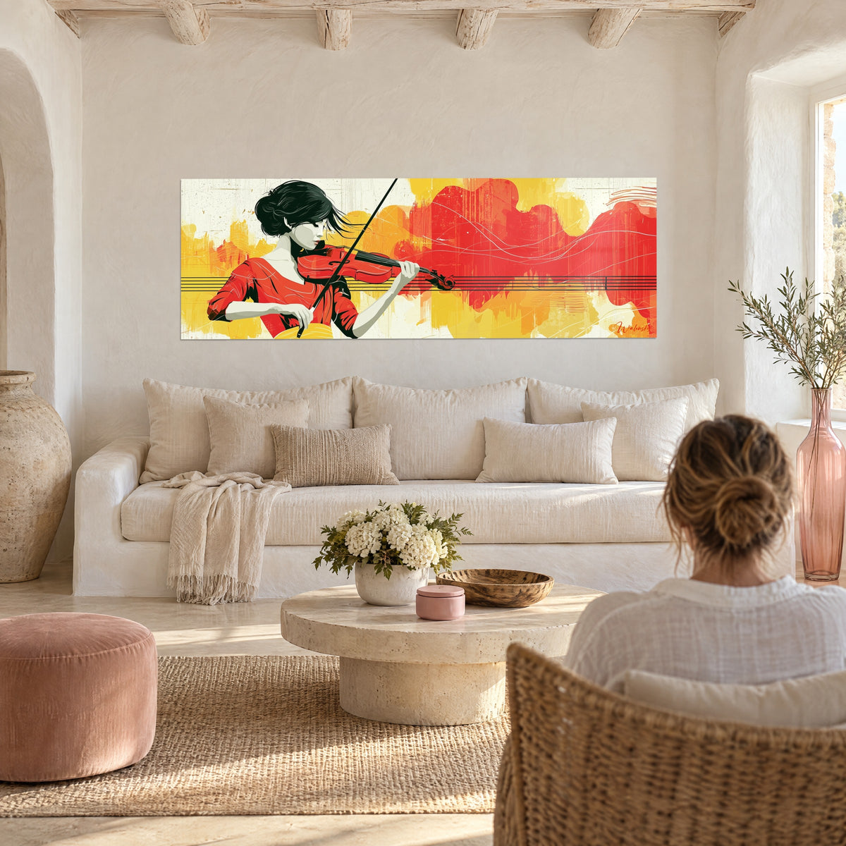 Cuadro violinista de cabello negro tocando dentro de una nube roja y amarilla, sobre un sofá en un salón luminoso