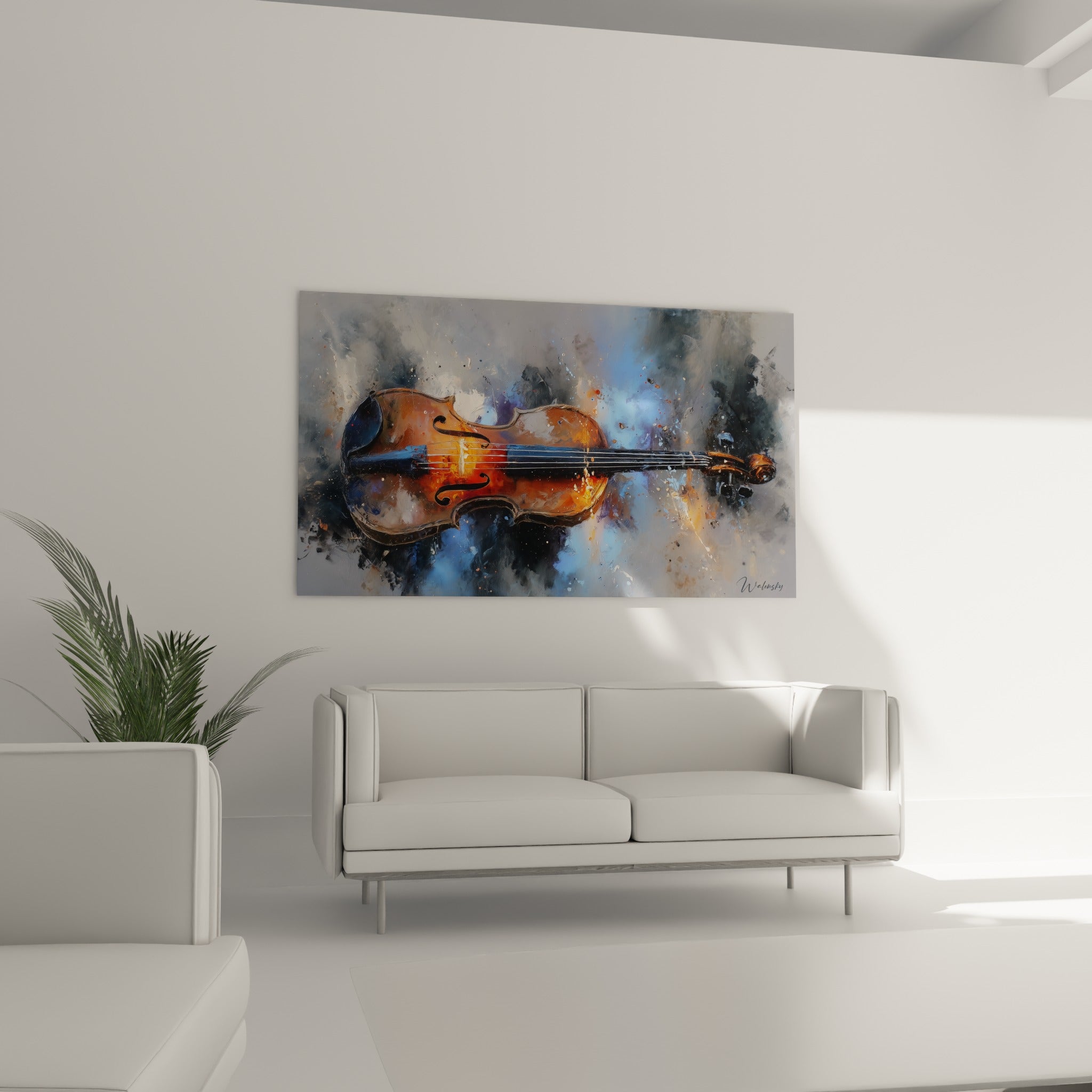 Corps du violon orangé cerné de coulures anthracite, au-dessus d'un canapé dans un salon lumineux