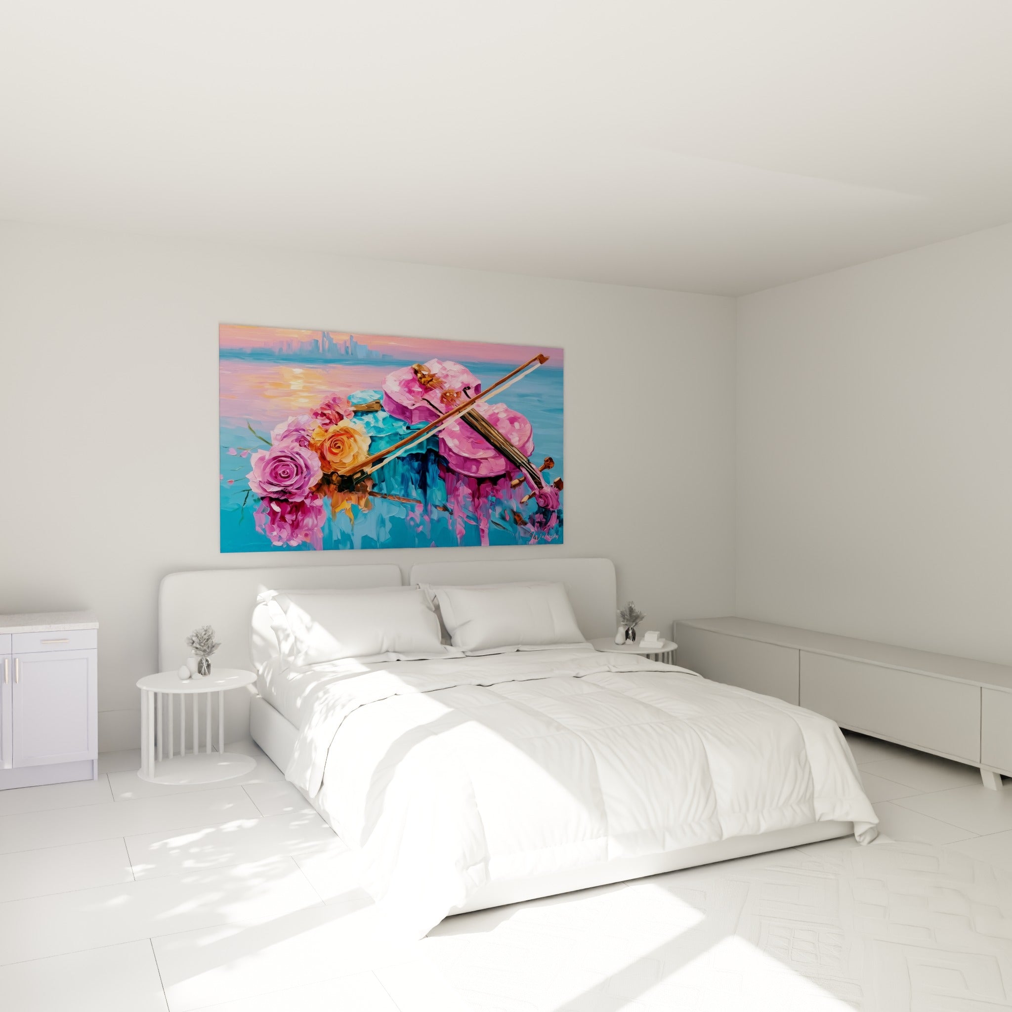 Violon rose et roses corail sur fond bleu turquoise, accroché au-dessus d'un lit dans une chambre claire