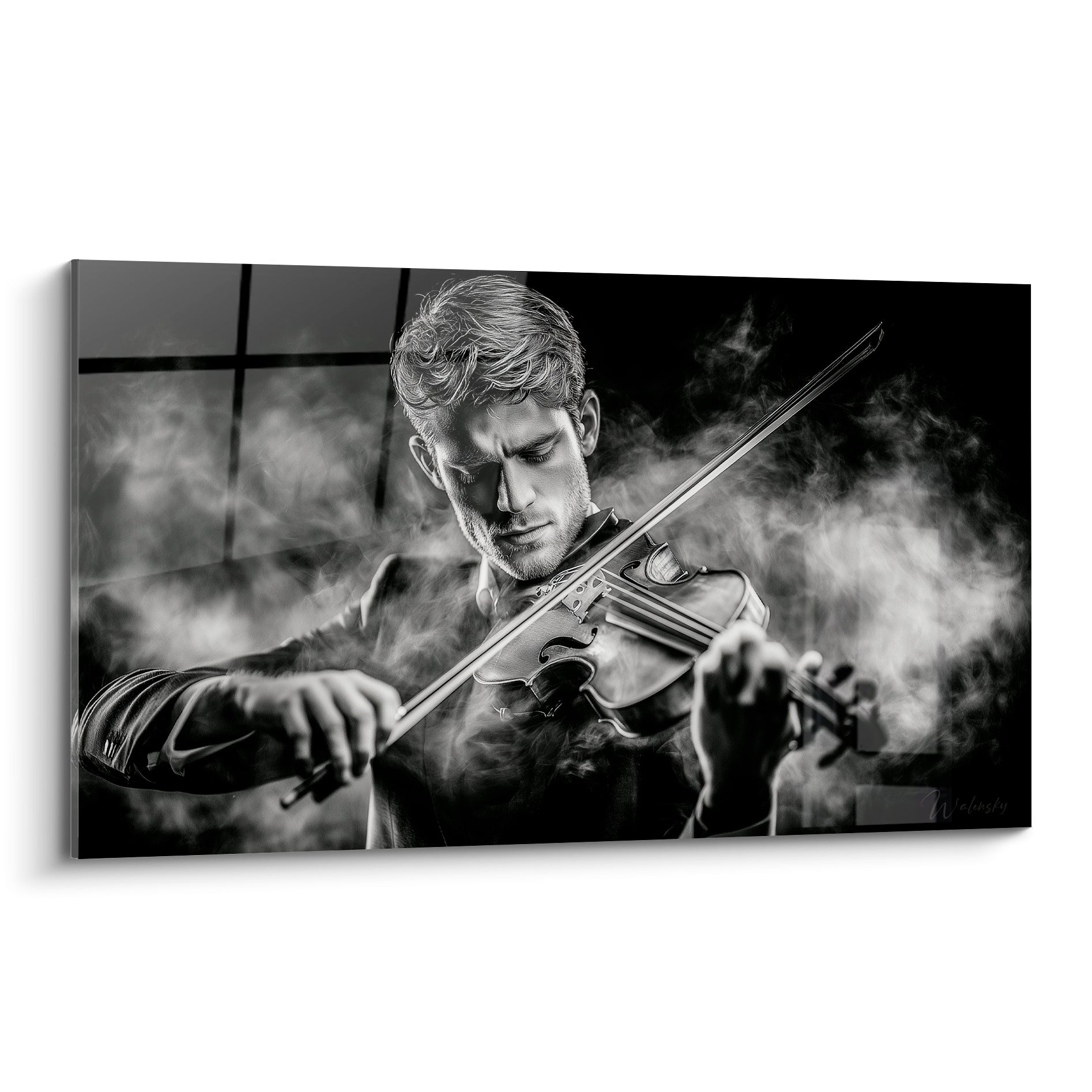 Violoniste absorbé jouant dans une fumée blanche, contrastes noirs profonds, portrait en noir et blanc intense