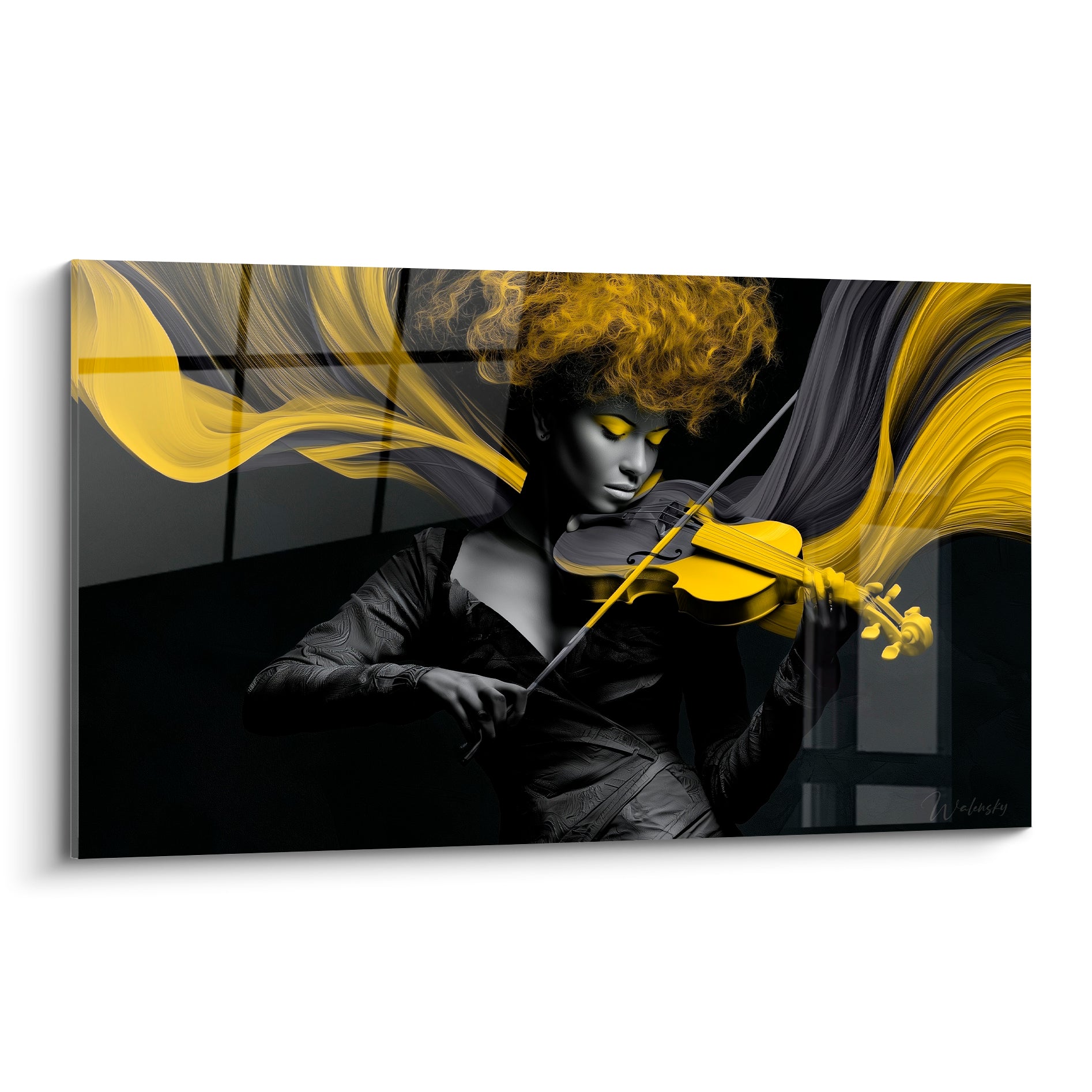 Violoniste en clair-obscur anthracite et jaune, chevelure transformée en volutes lumineuses