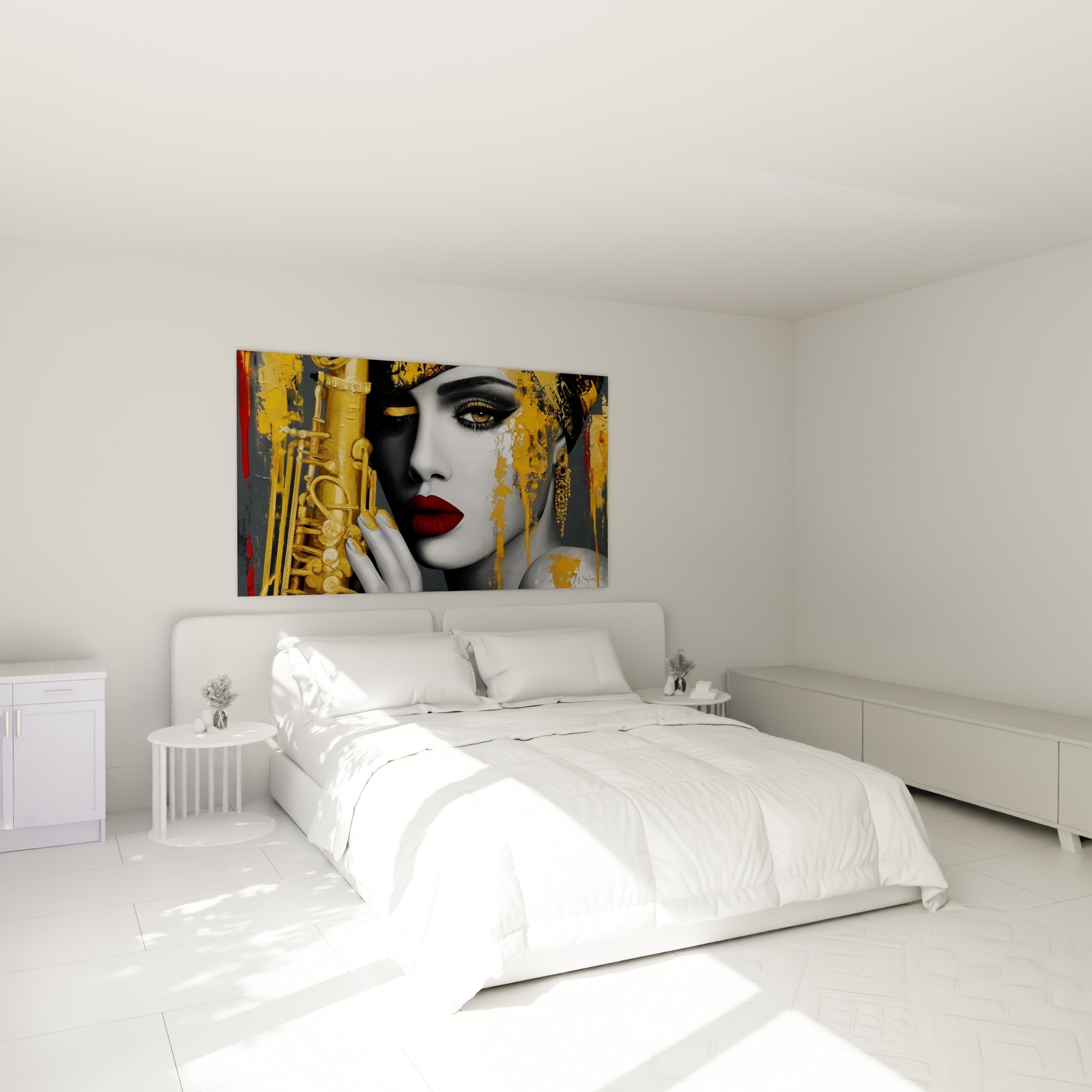 Portrait doré et anthracite d'une femme au saxophone accroché au-dessus d'un lit dans une chambre claire