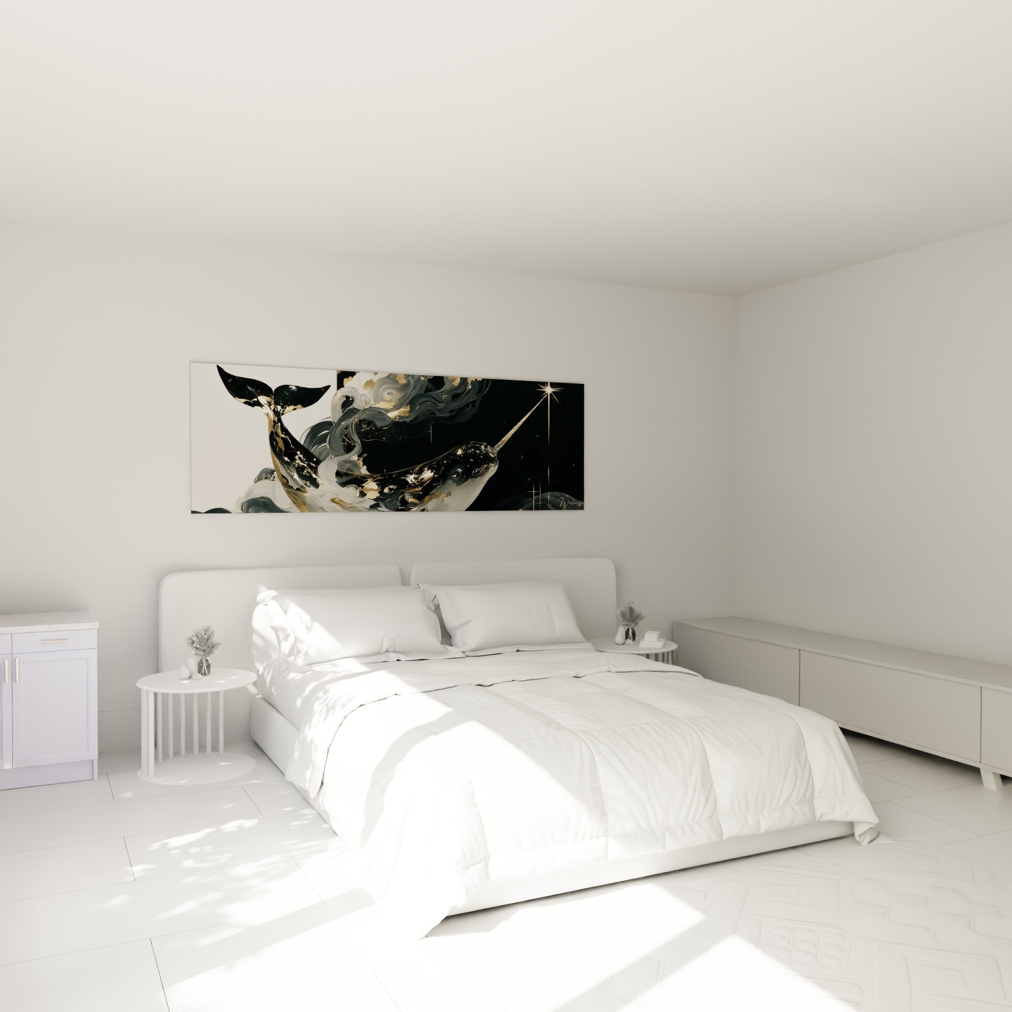 Créature marine anthracite et dorée au-dessus d'un lit dans une chambre claire