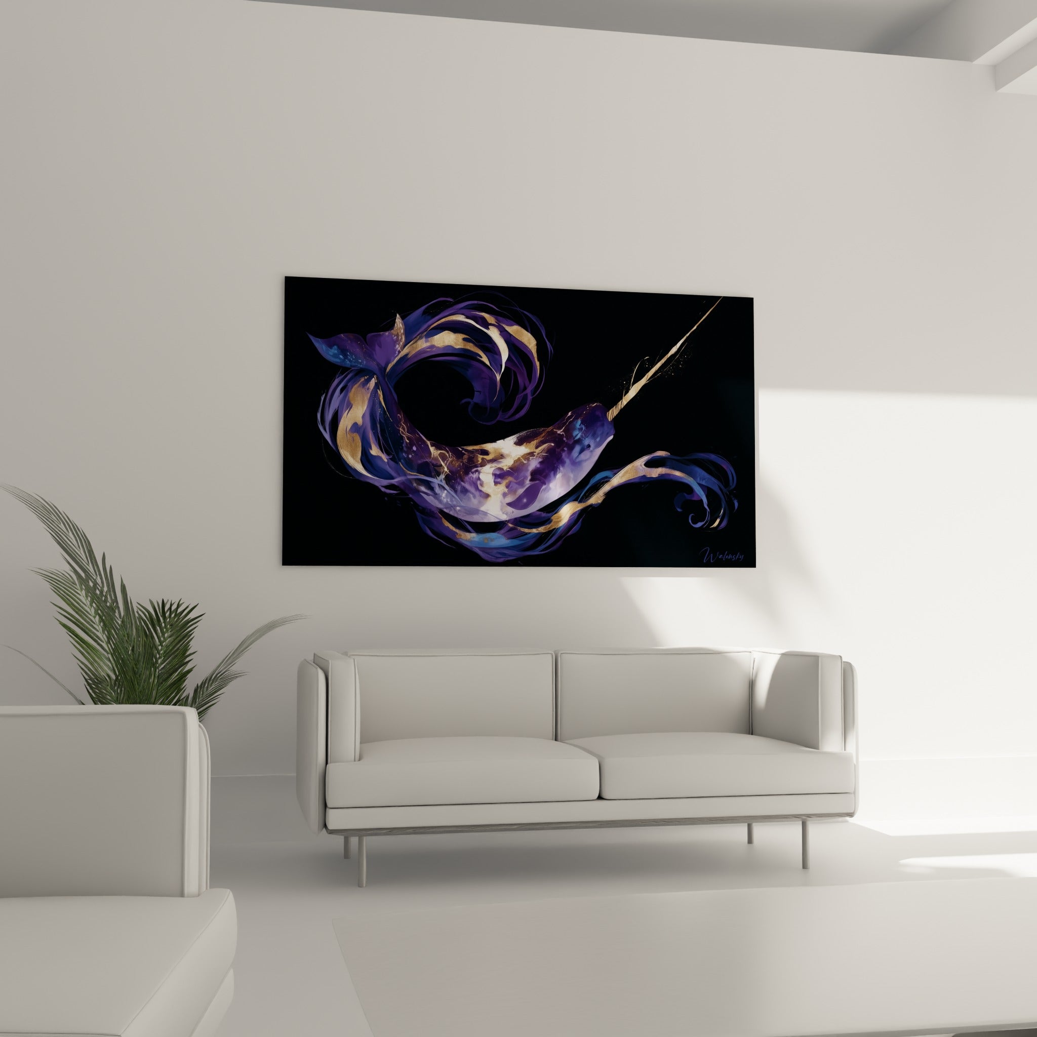 Silhouette de narval bleu marine et blanc nacré accrochée au-dessus d'un canapé dans un salon lumineux