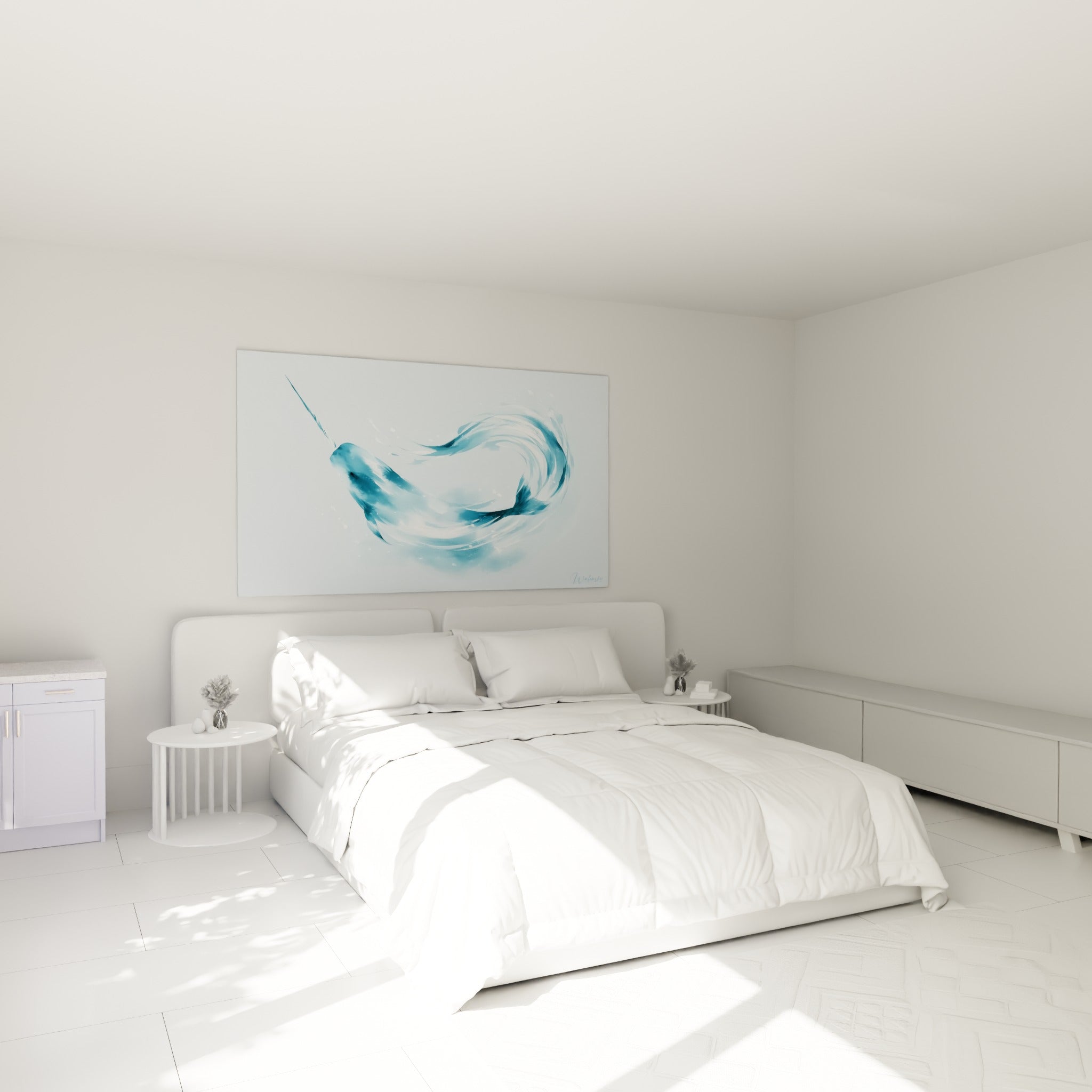 Spirale bleu givré autour d'un narval anthracite, accrochée au-dessus d'un lit dans une chambre claire