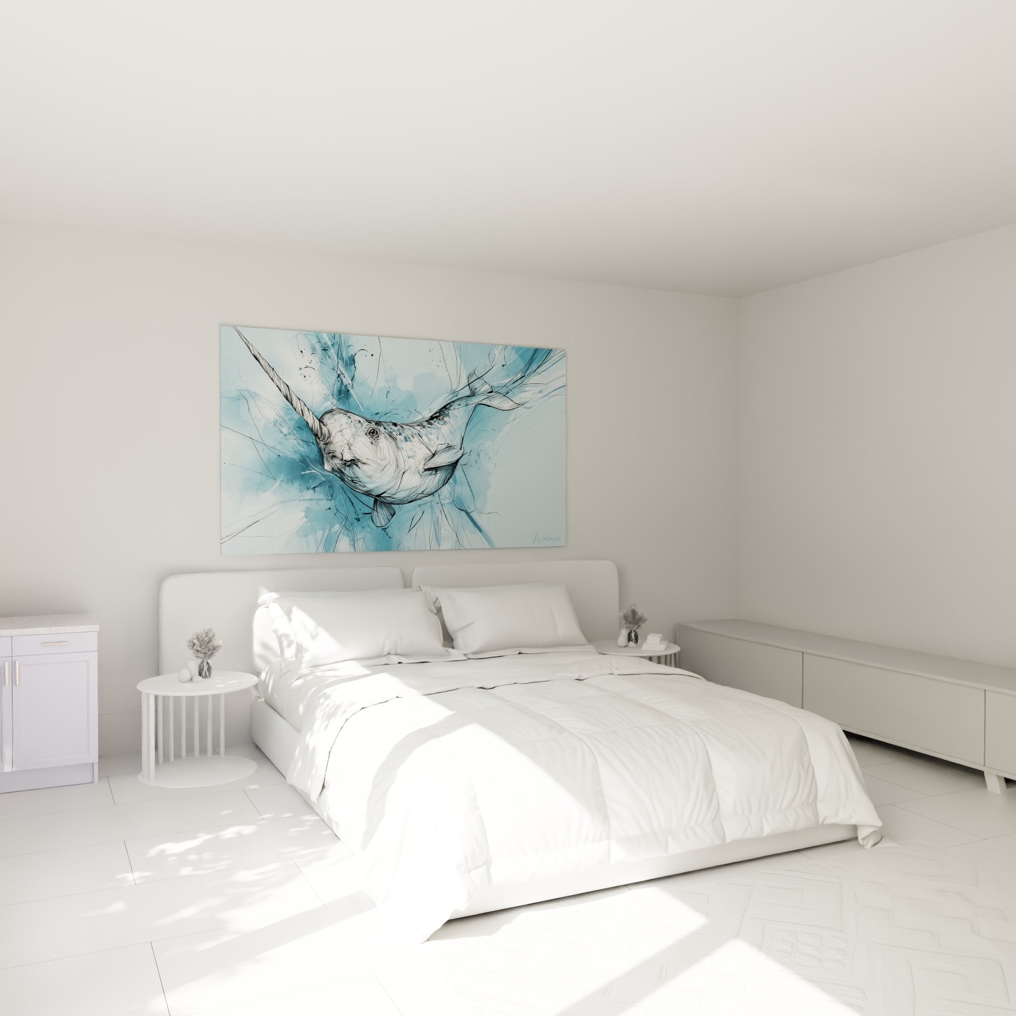 Narval esquissé en bleu marine et blanc cassé au-dessus d'un lit dans une chambre claire