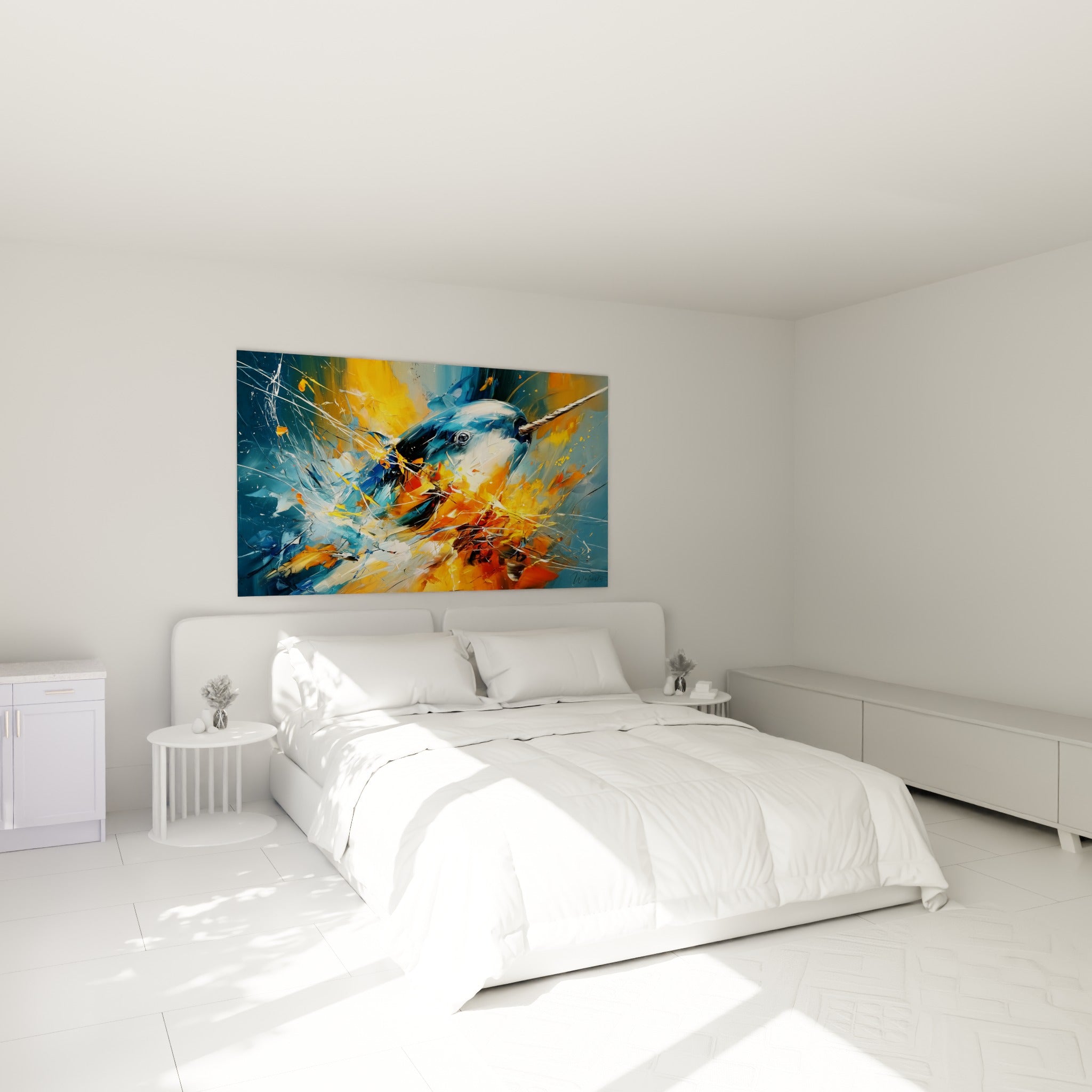 Narval en explosion bleu et orange accroché au-dessus d'un lit dans une chambre claire