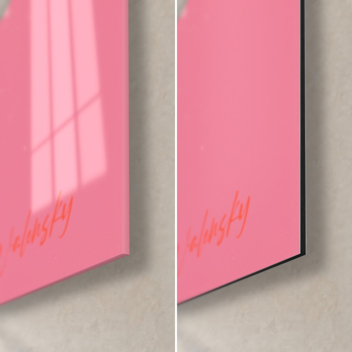 Quadro di una balena unicorno rosa chewing-gum, angolo in basso a destra: vetro acrilico lucido a sinistra, alluminio Dibond nero opaco a destra