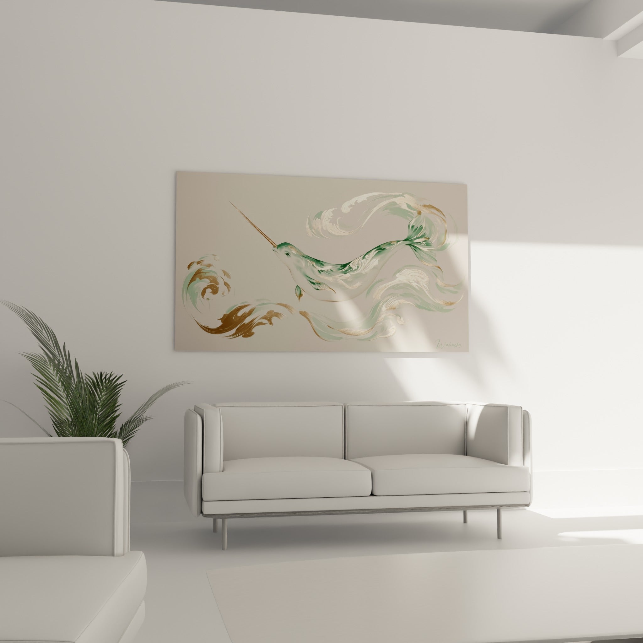 Narval sculpté en volutes vert sauge et or, disposé au-dessus d'un canapé dans un salon lumineux